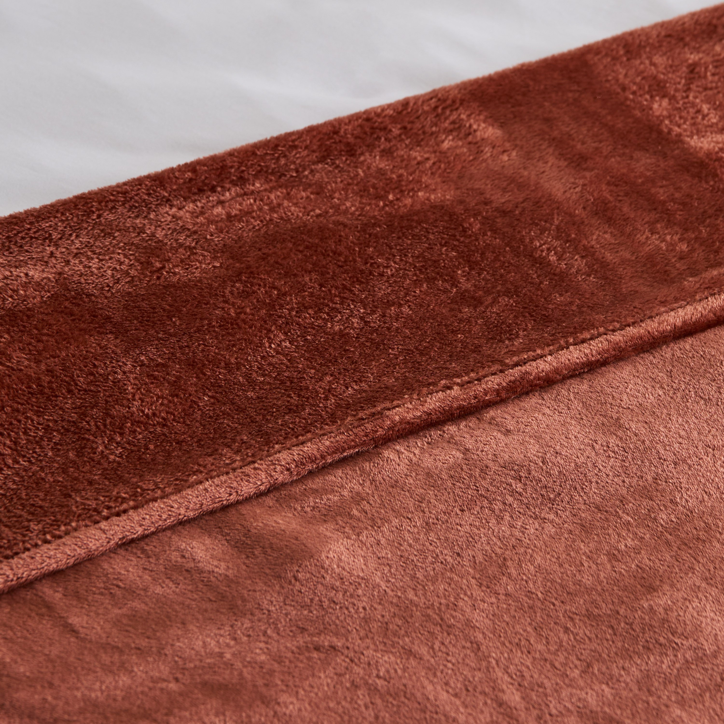 Nova Solid Flannel Queen Blanket - 200x220 cm-hbxhomeware-hbxbedroom-image-3