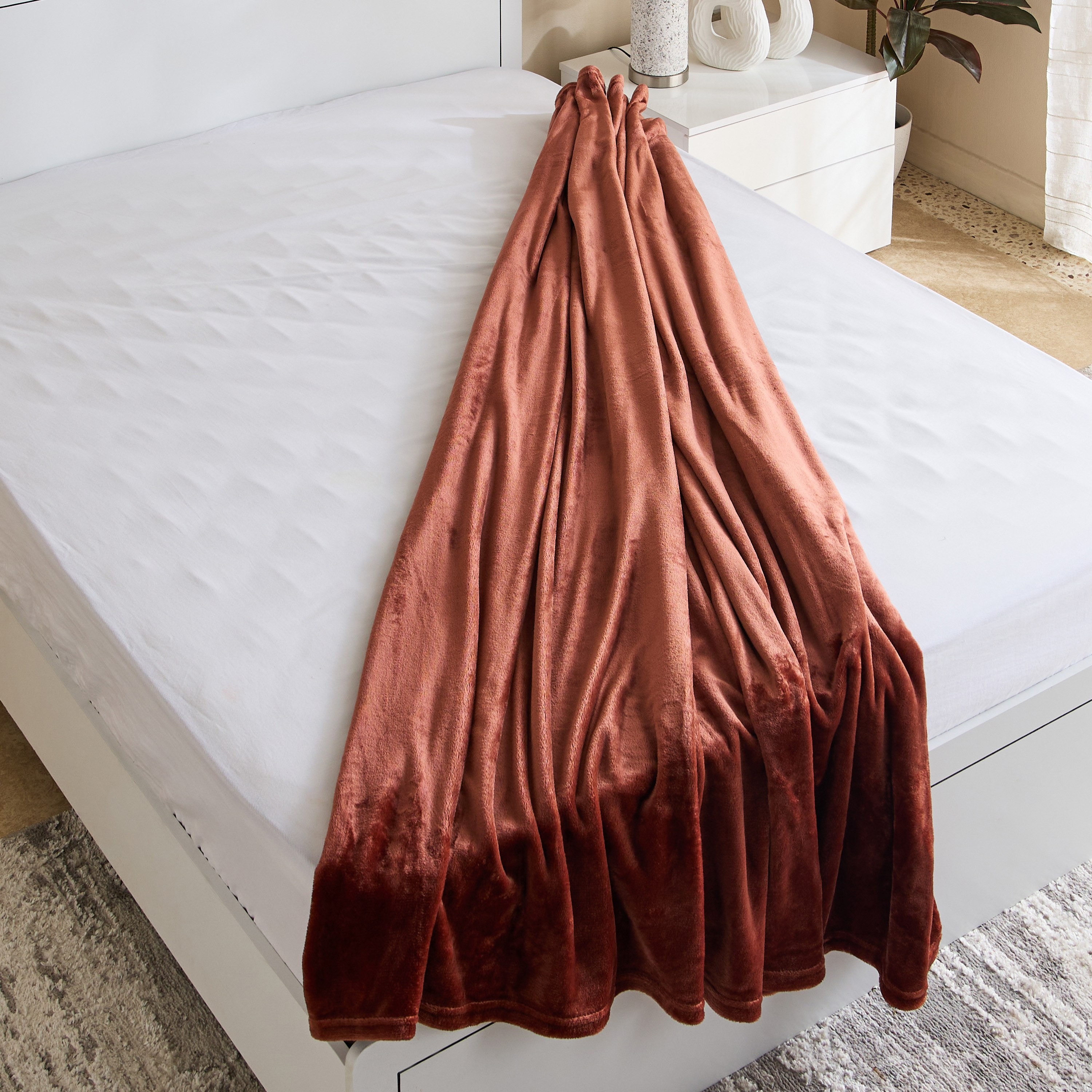 Nova Solid Flannel Queen Blanket - 200x220 cm-hbxhomeware-hbxbedroom-image-4