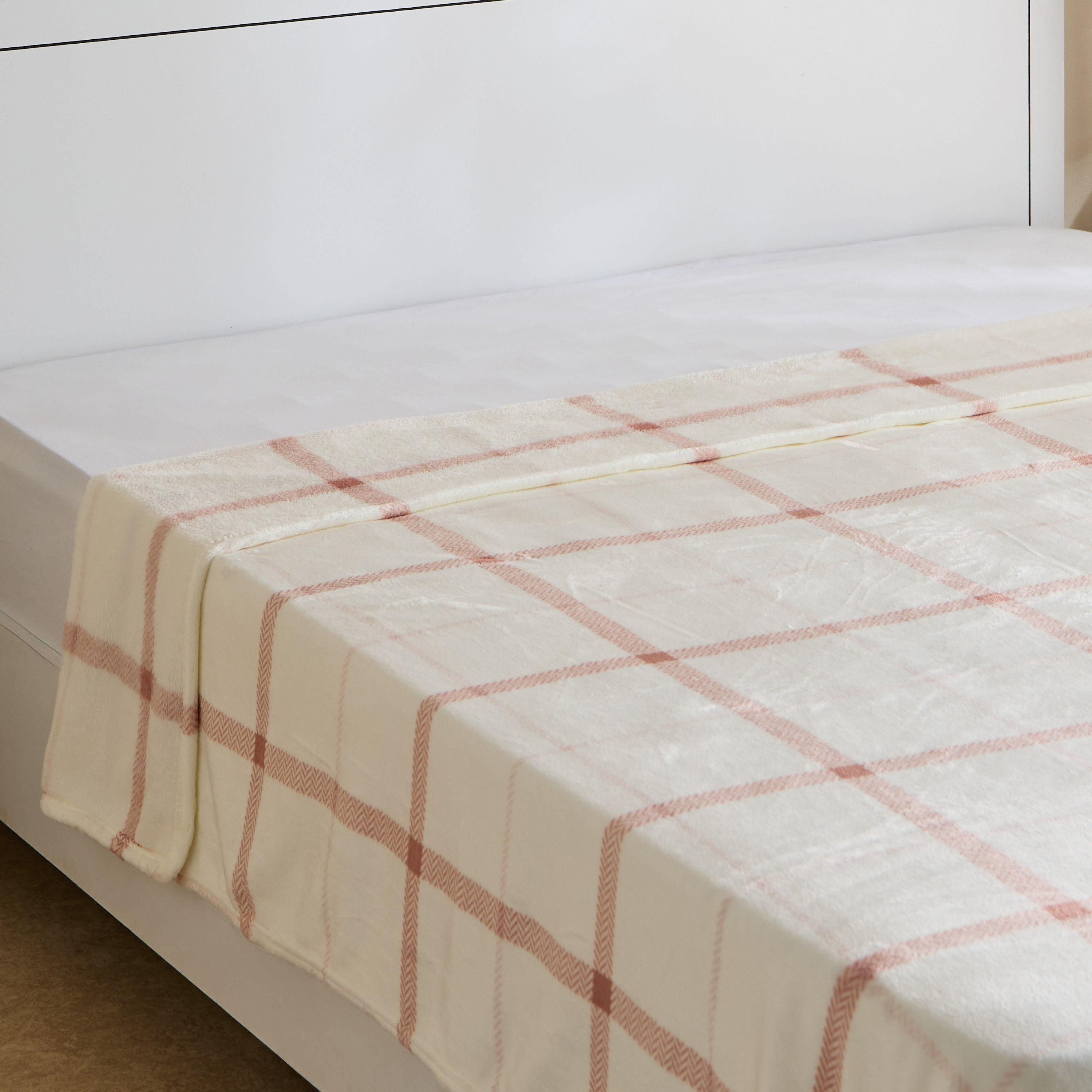 Matrix Malbork Printed Flannel Queen Blanket - 200x220 cm-hbxhomeware-hbxbedroom-image-1