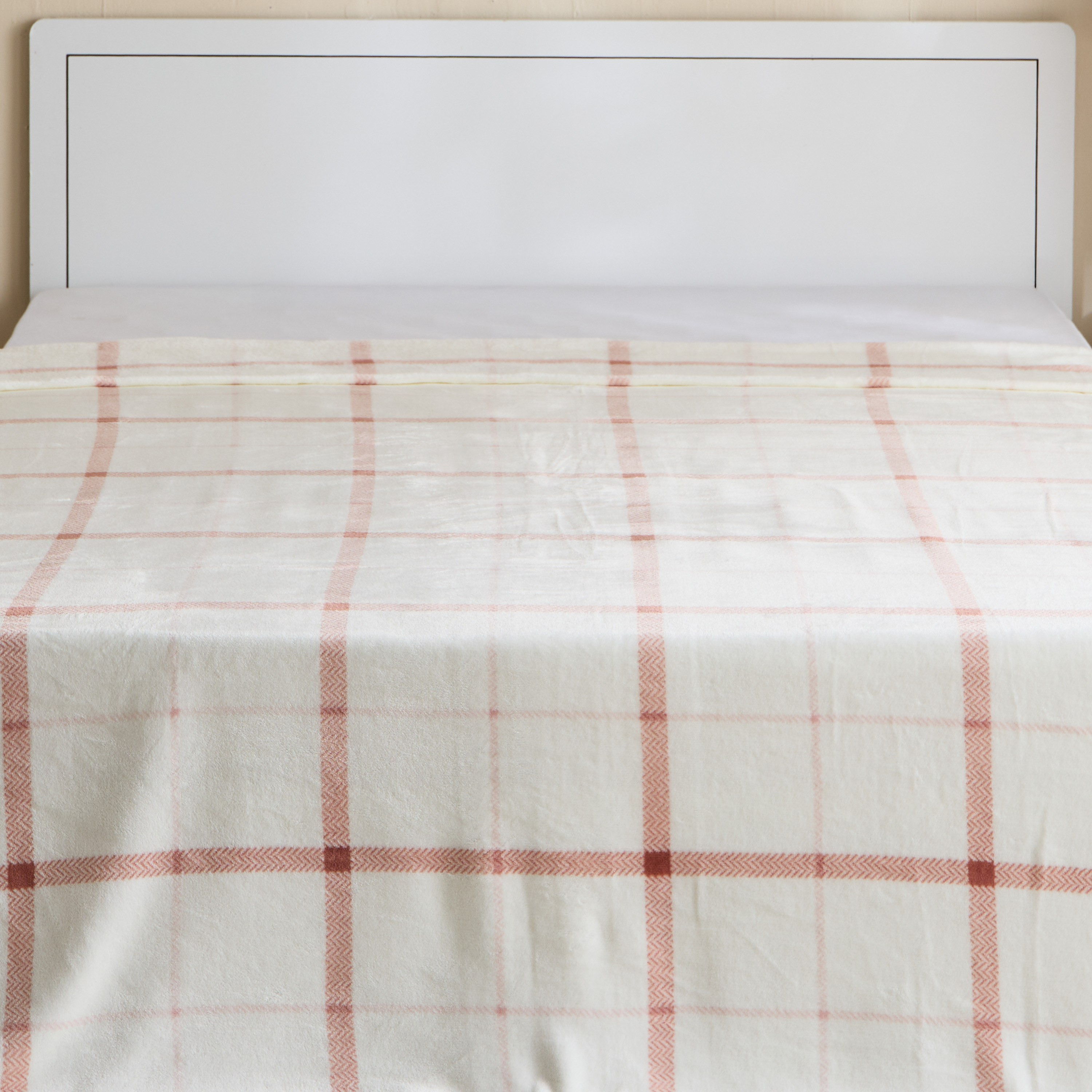 Matrix Malbork Printed Flannel Queen Blanket - 200x220 cm-hbxhomeware-hbxbedroom-image-2