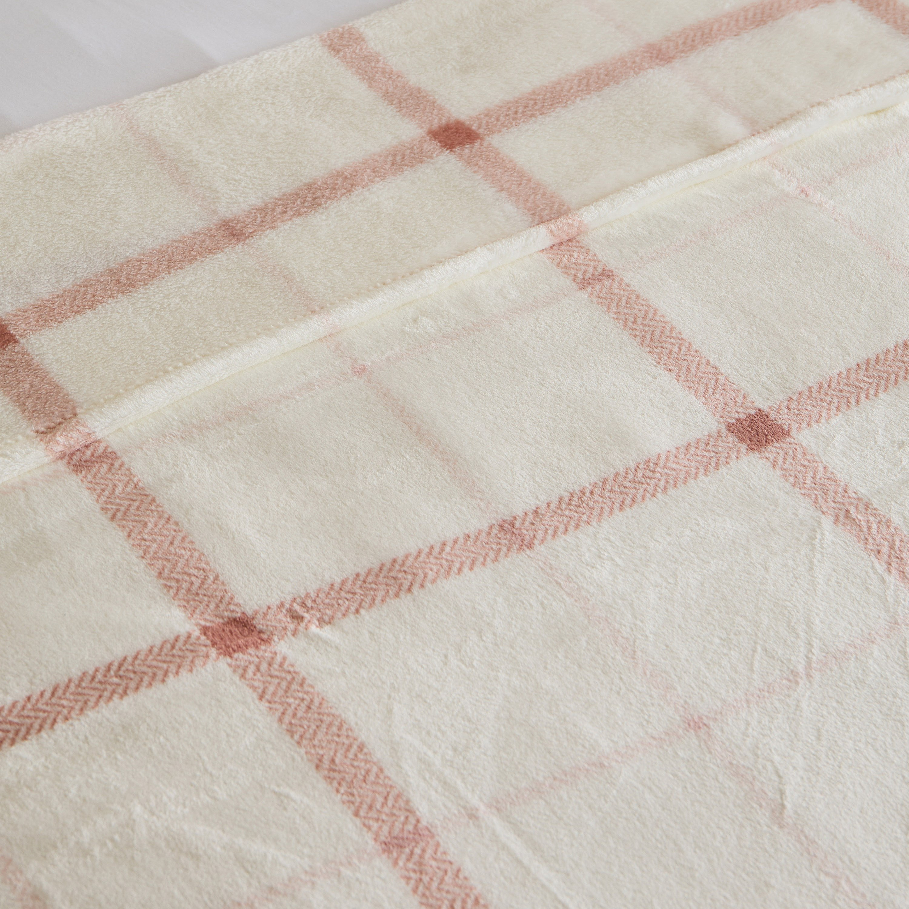 Matrix Malbork Printed Flannel Queen Blanket - 200x220 cm-hbxhomeware-hbxbedroom-image-3