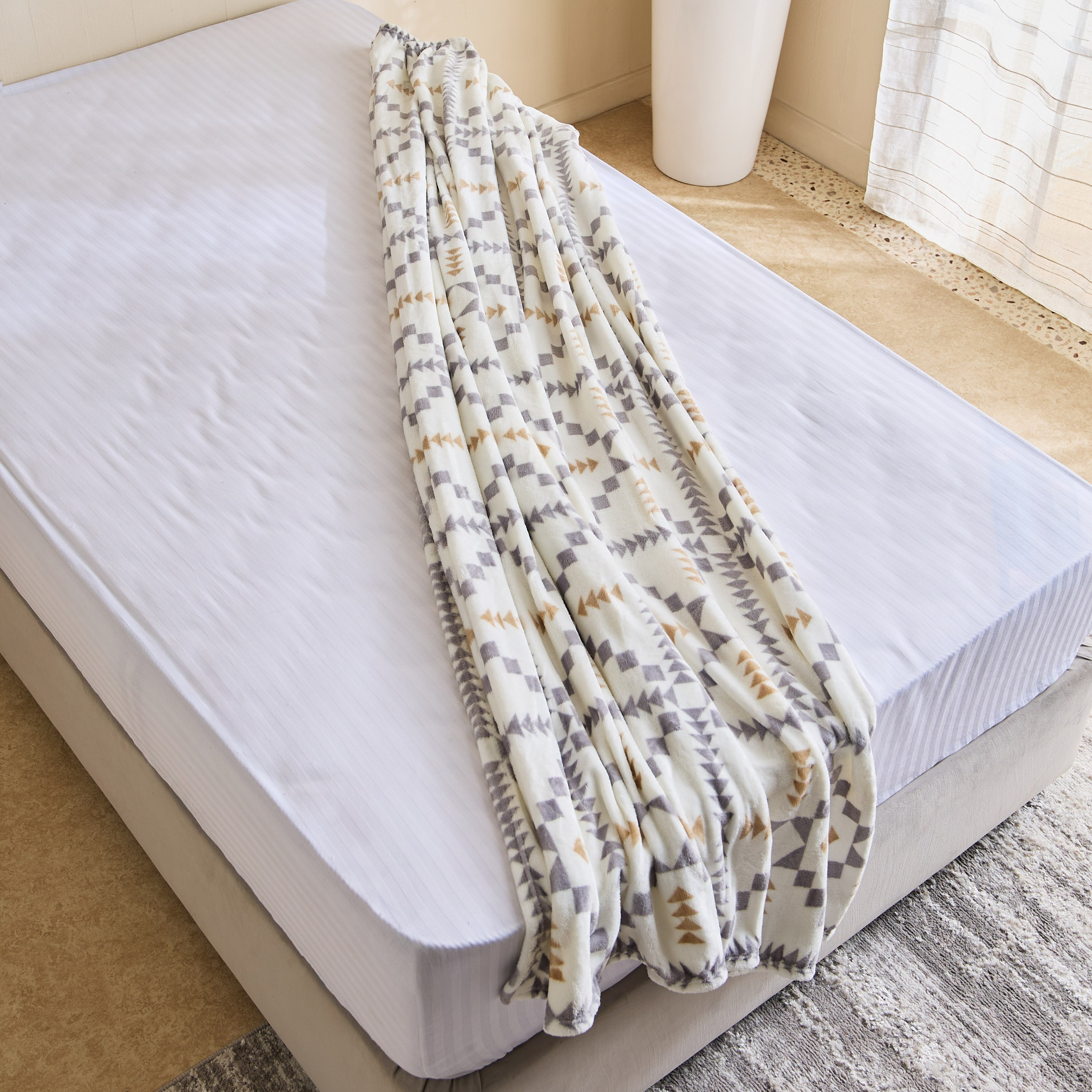 Matrix Sanok Printed Flannel Twin Blanket - 140x200 cm-hbxhomeware-hbxbedroom-image-4