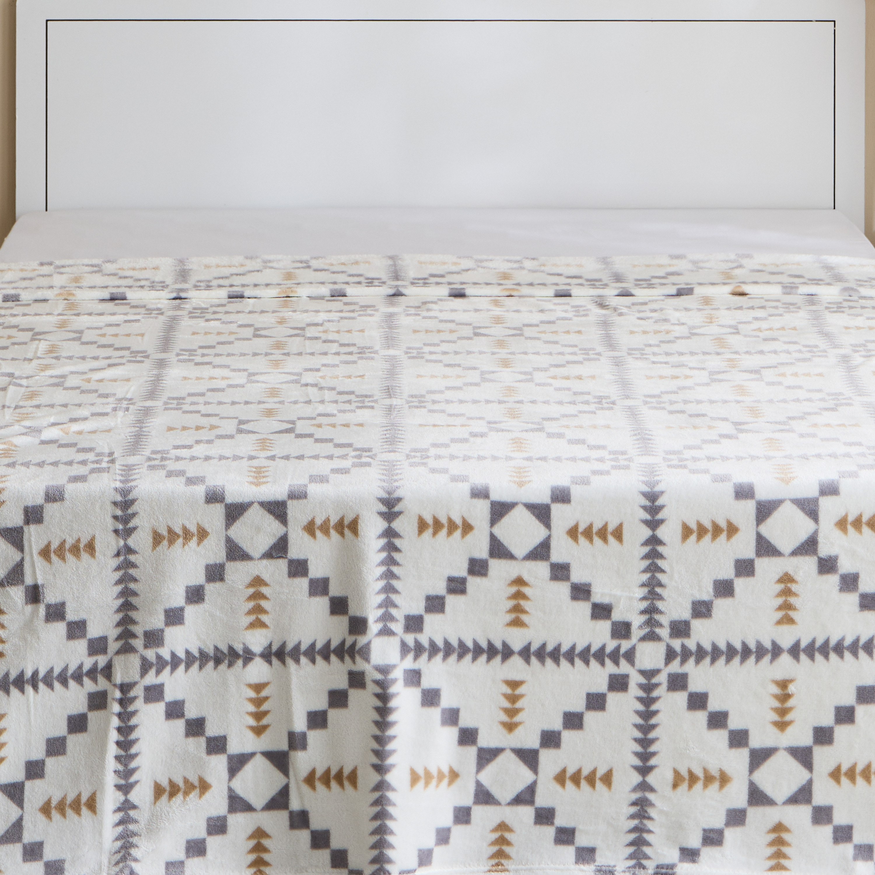 Matrix Sanok Printed Flannel Queen Blanket - 200x220 cm-hbxhomeware-hbxbedroom-image-2