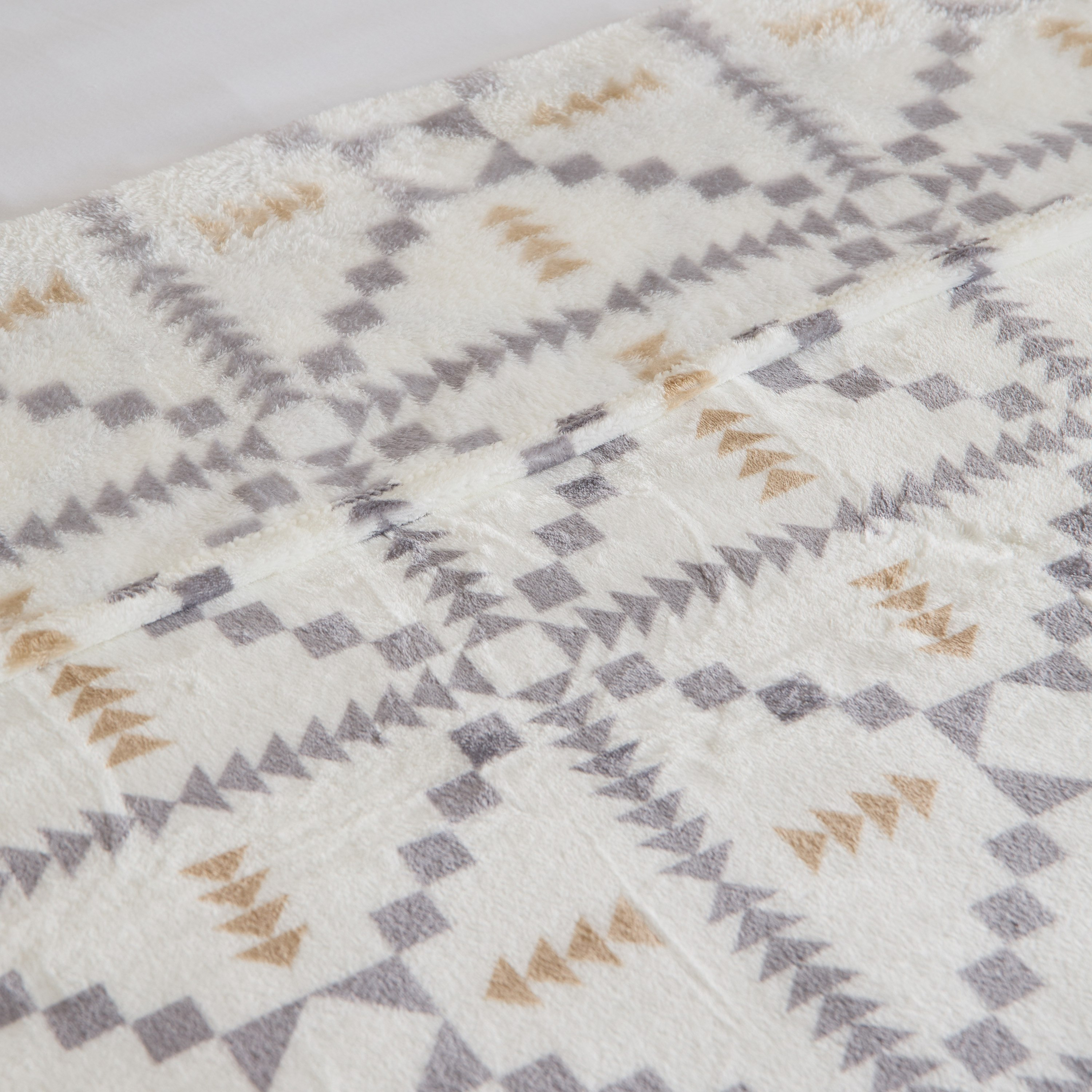 Matrix Sanok Printed Flannel Queen Blanket - 200x220 cm-hbxhomeware-hbxbedroom-image-3