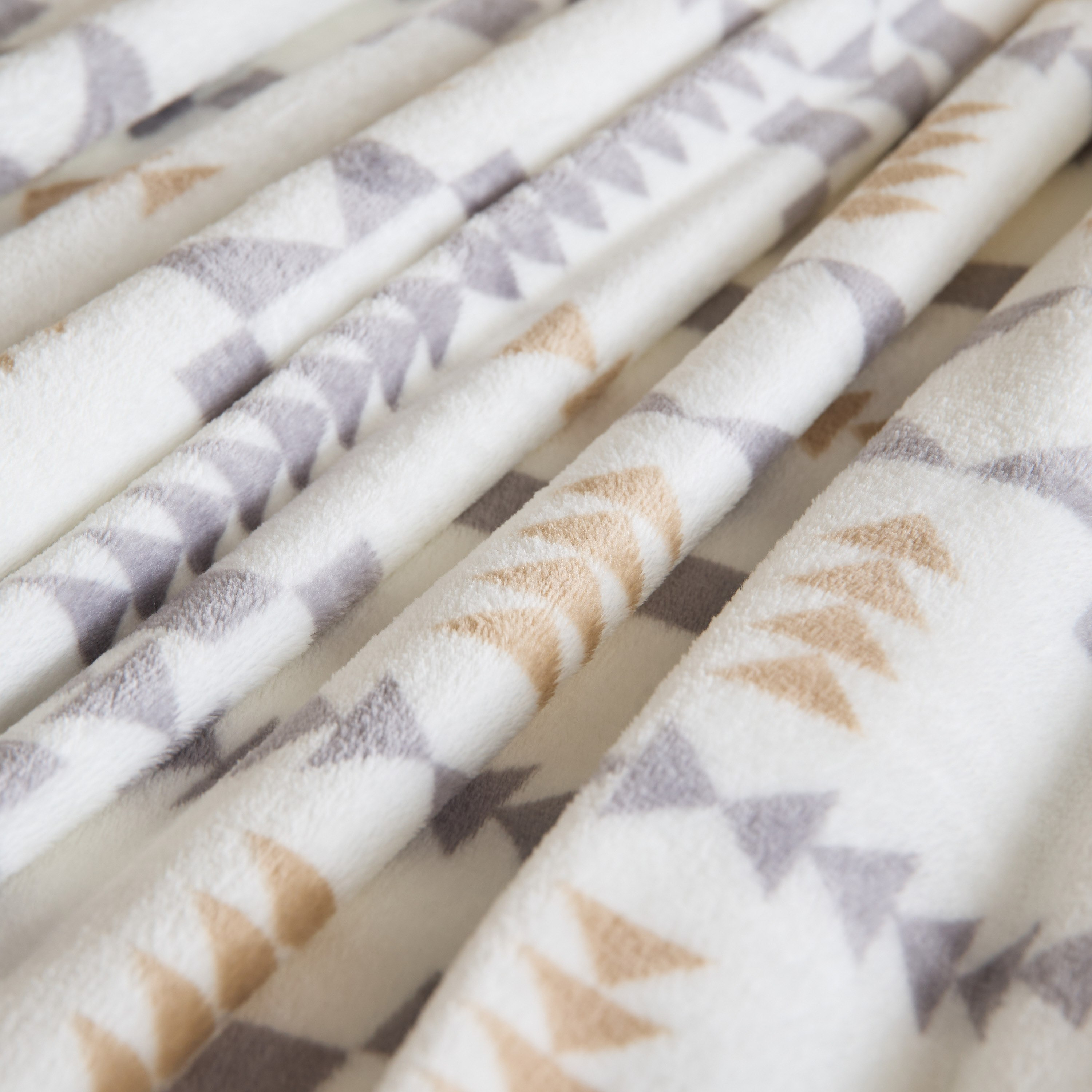 Matrix Sanok Printed Flannel Queen Blanket - 200x220 cm-hbxhomeware-hbxbedroom-image-5