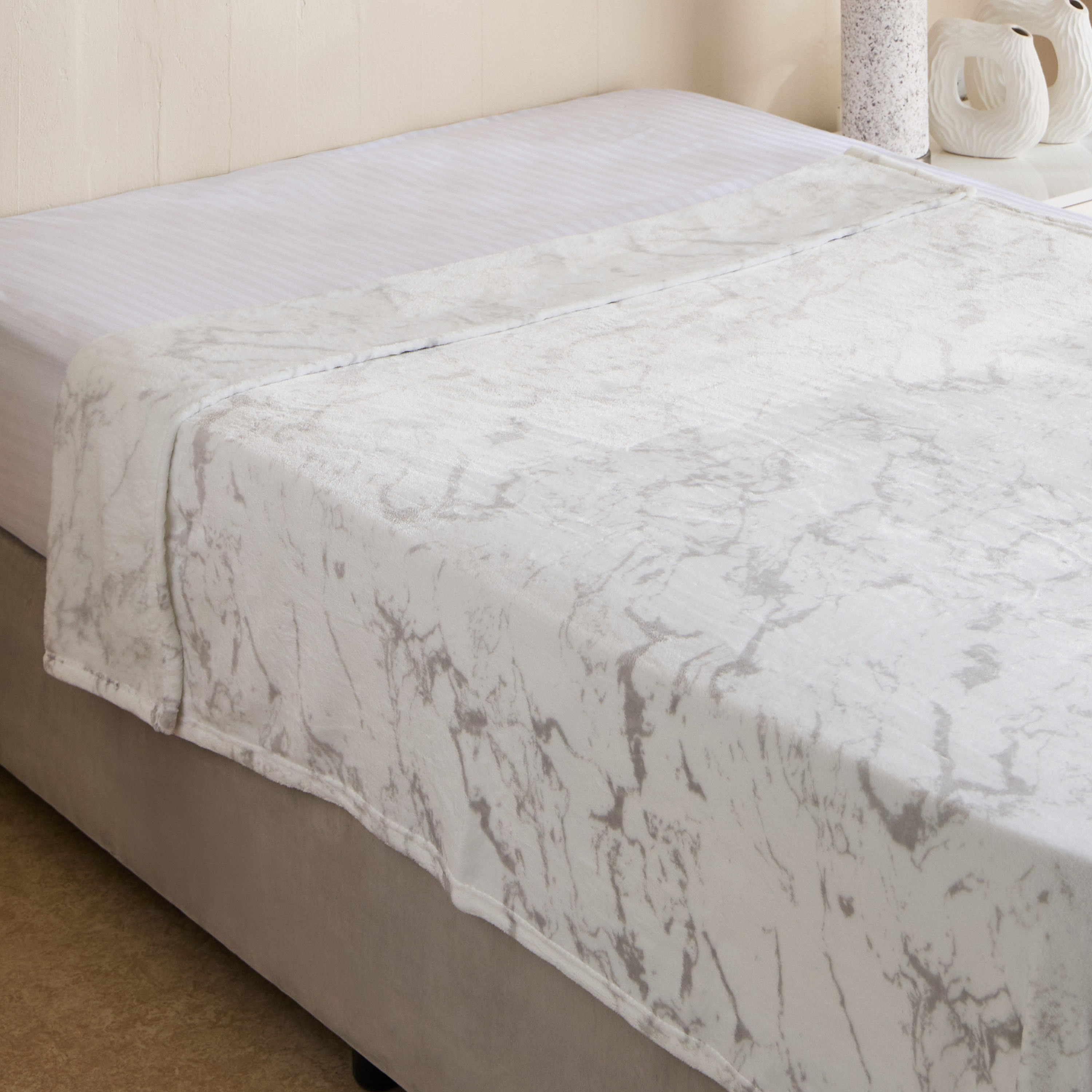 Matrix Dalvik Printed Flannel Twin Blanket - 140x200 cm-hbxhomeware-hbxbedroom-image-1