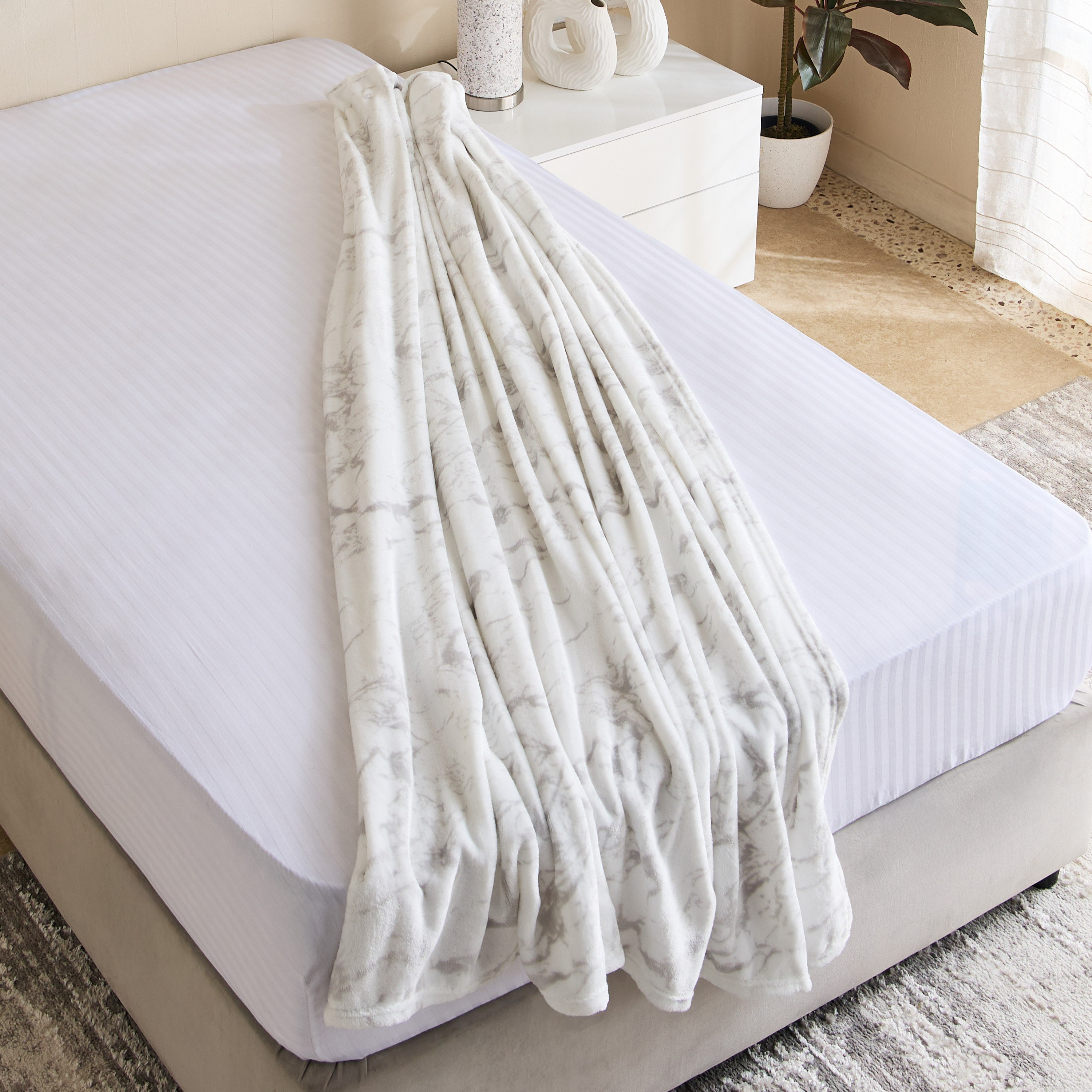 Matrix Dalvik Printed Flannel Twin Blanket - 140x200 cm-hbxhomeware-hbxbedroom-image-4
