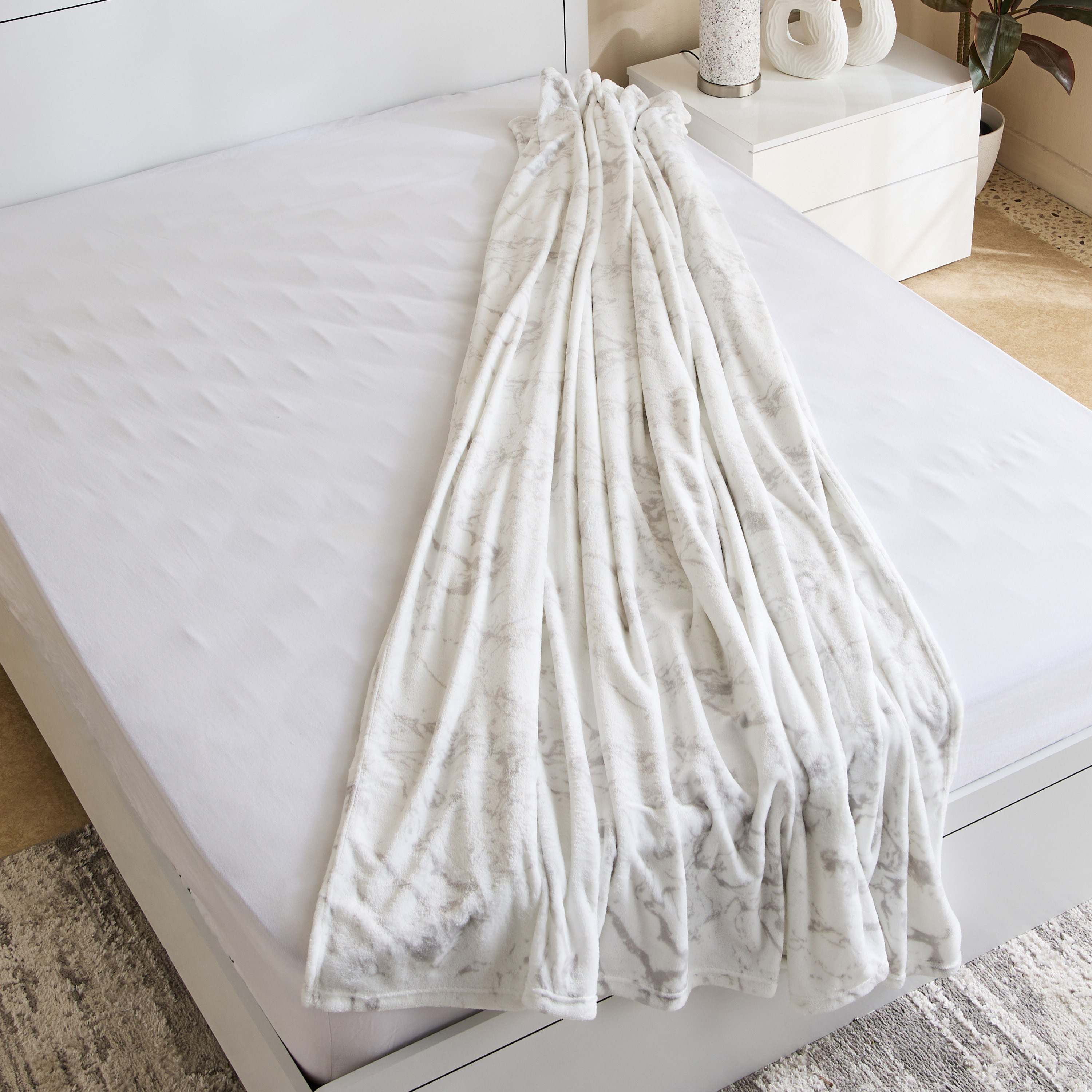 Matrix Dalvik Printed Flannel Queen Blanket - 200x220 cm-hbxhomeware-hbxbedroom-image-4
