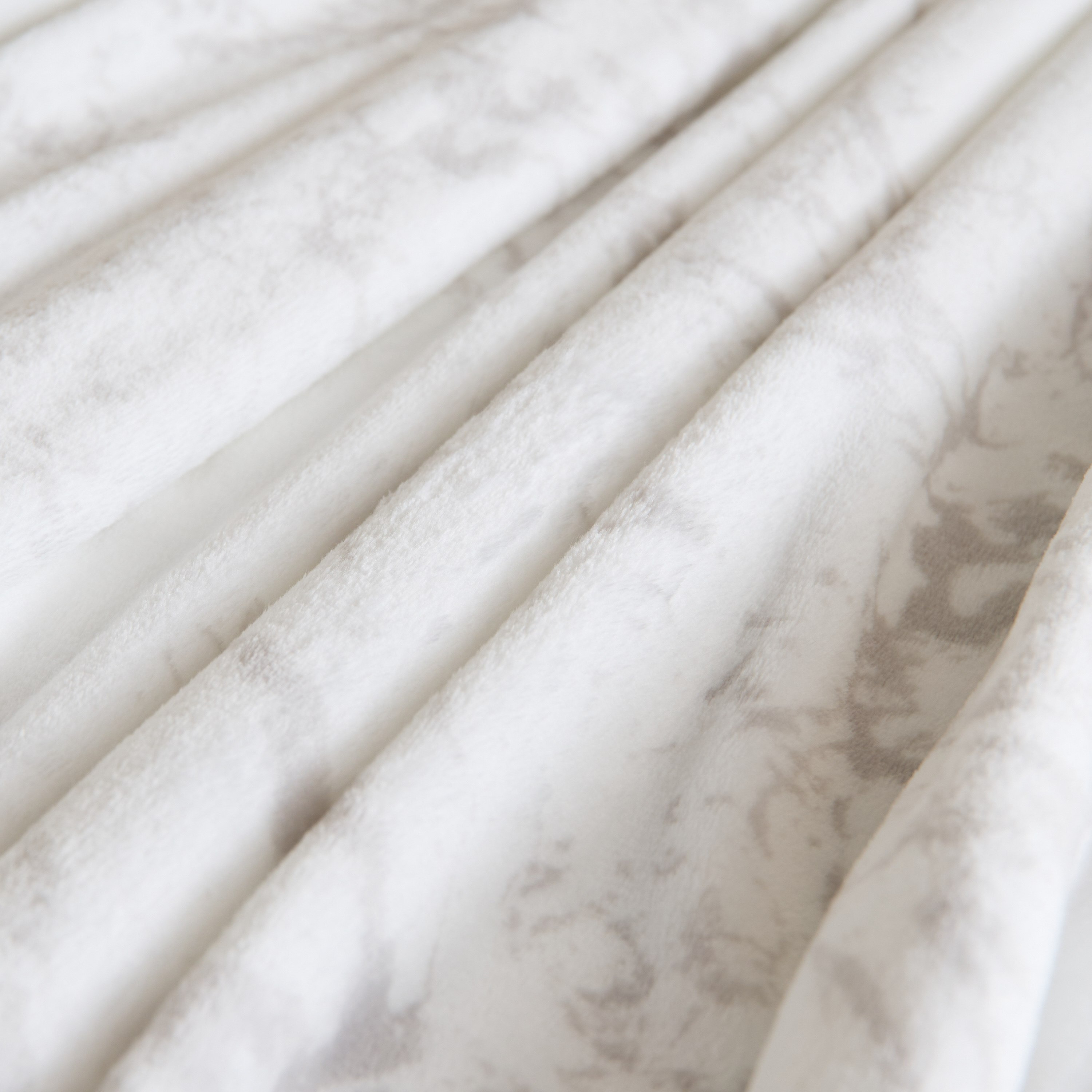 Matrix Dalvik Printed Flannel Queen Blanket - 200x220 cm-hbxhomeware-hbxbedroom-image-5