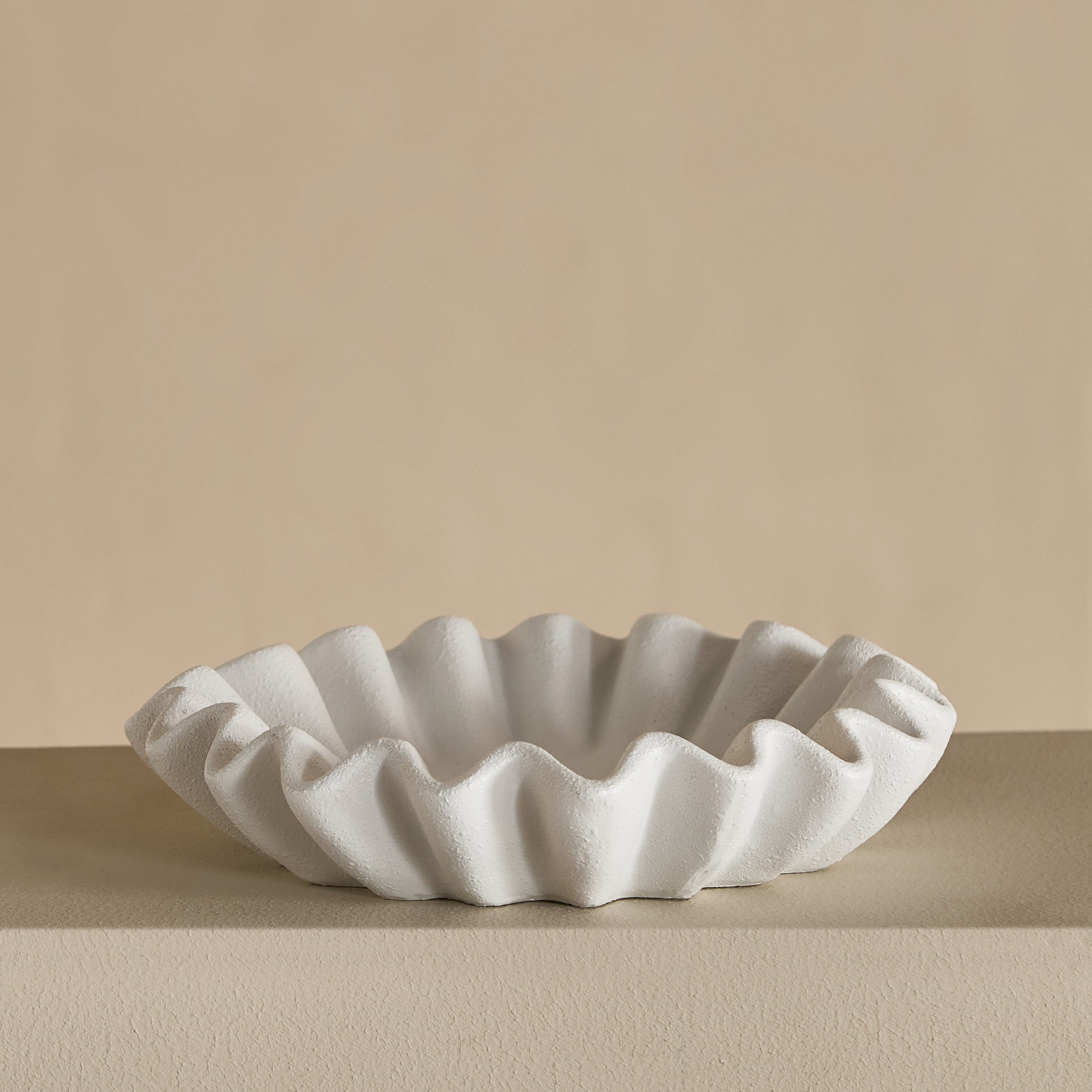 Verdant Polyresin Ribbed Marble Finish Fluted Plate - 26x26x5 cm-hbxhomeware-hbxdecorandfurnishings-image-4