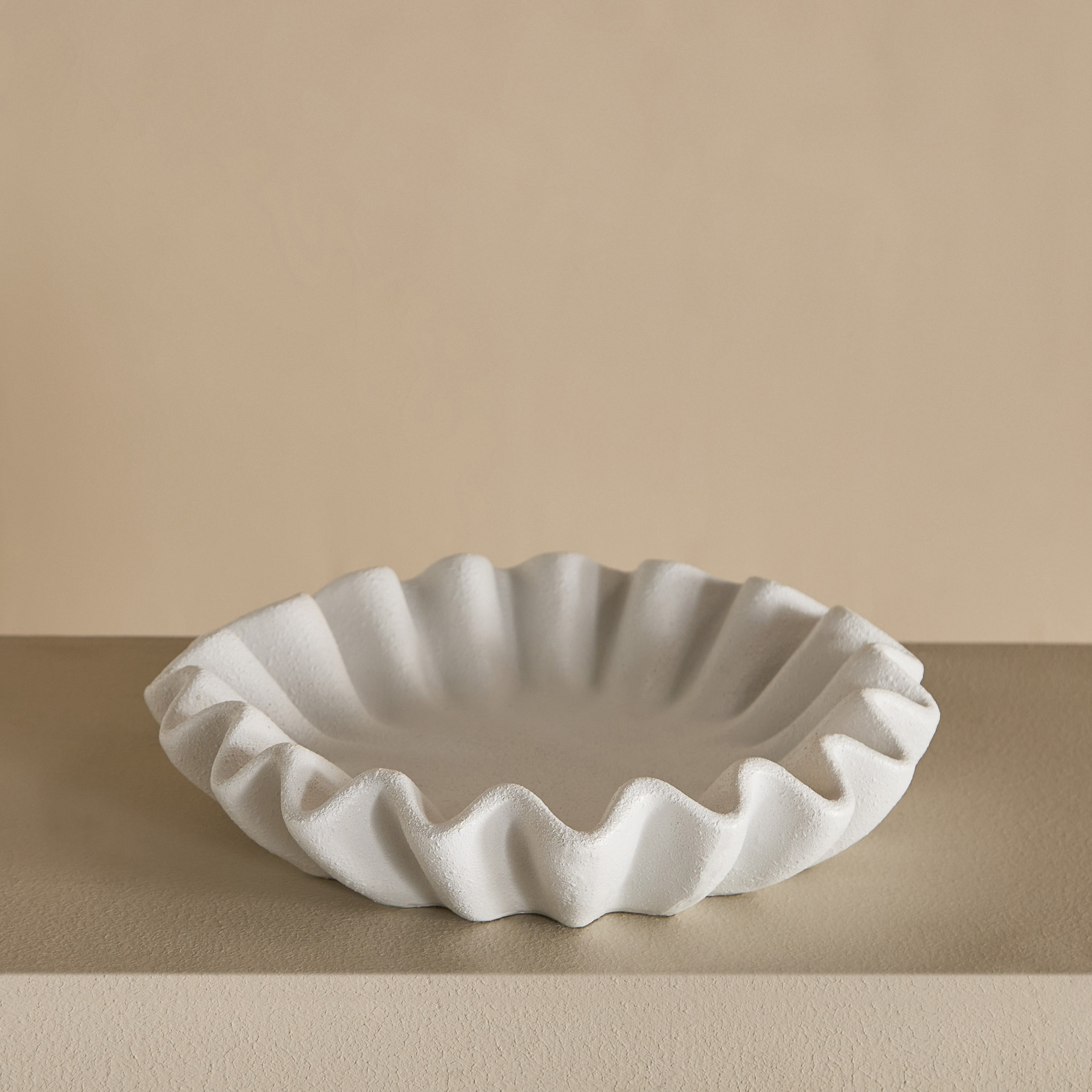 Verdant Polyresin Ribbed Marble Finish Fluted Plate - 26x26x5 cm-hbxhomeware-hbxdecorandfurnishings-image-5