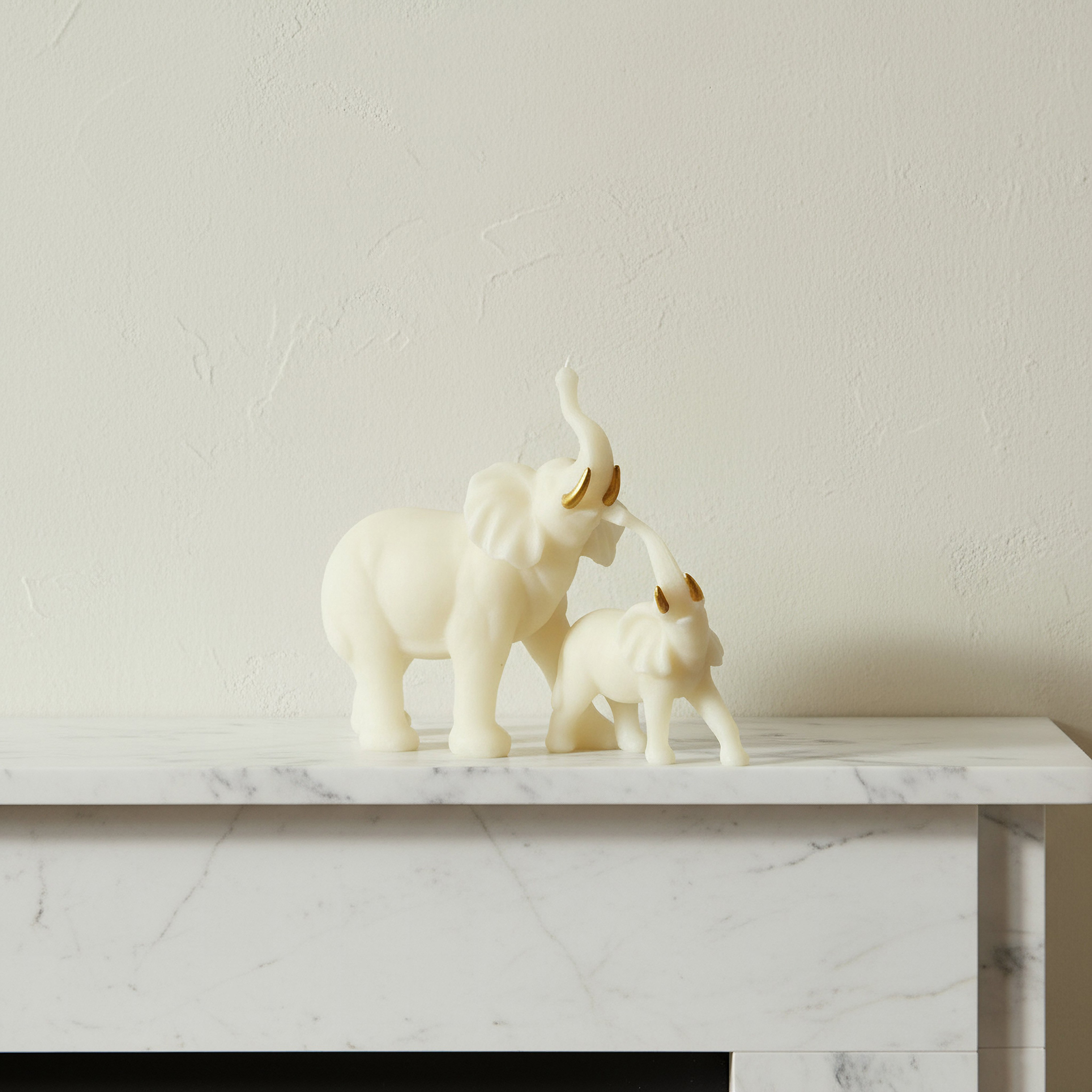 تمثال فيل رخامي بوليريسين بتصميم أم وطفل من فيردنت - 25.9x9.8x22 سم-hbxhomeware-homedecor-figurinesandornaments-image-1