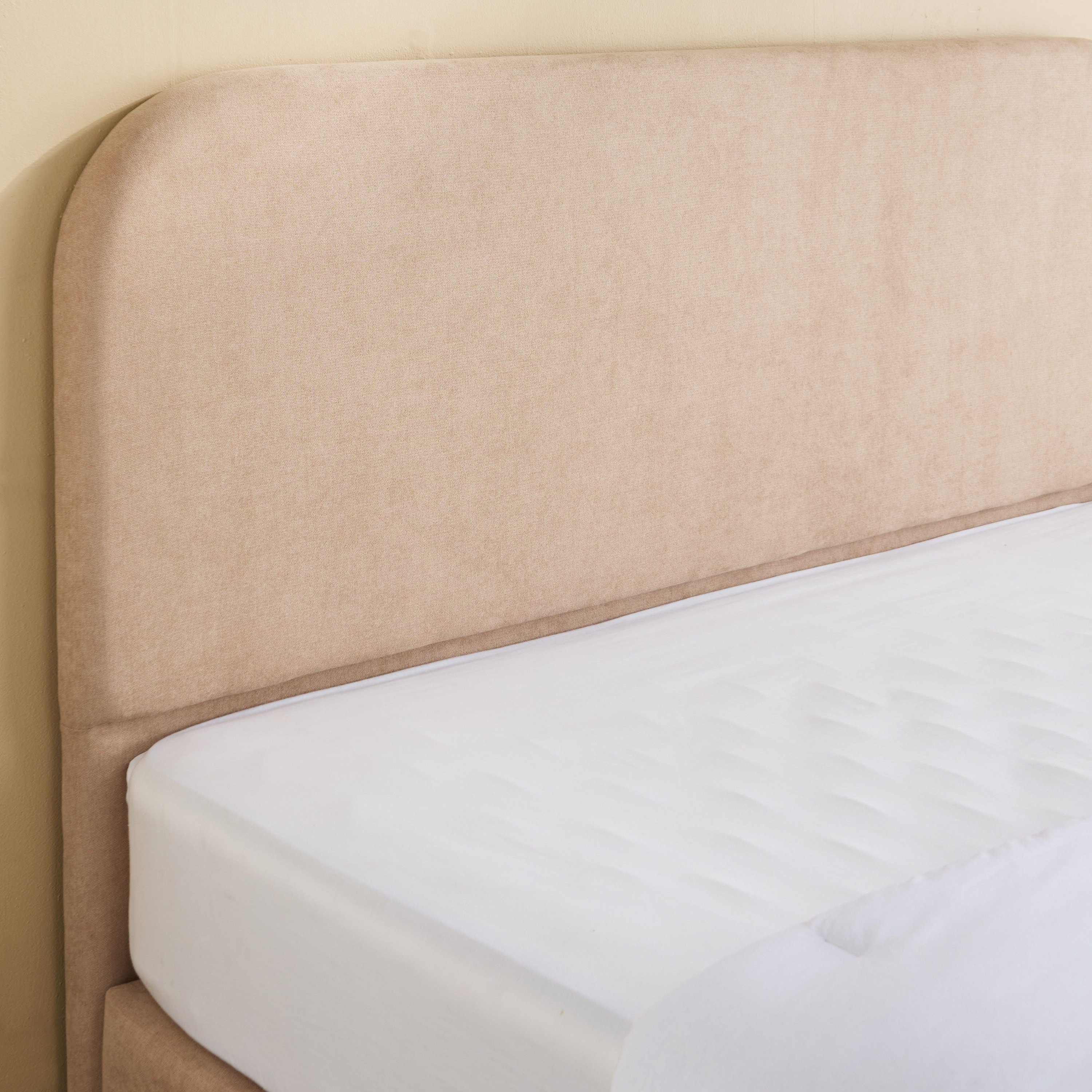 Movo Curvy Adrea Upholstered Queen Bed - 140x200 cm-hbxbedroom-bedsandbedsets-beds-queen-image-4