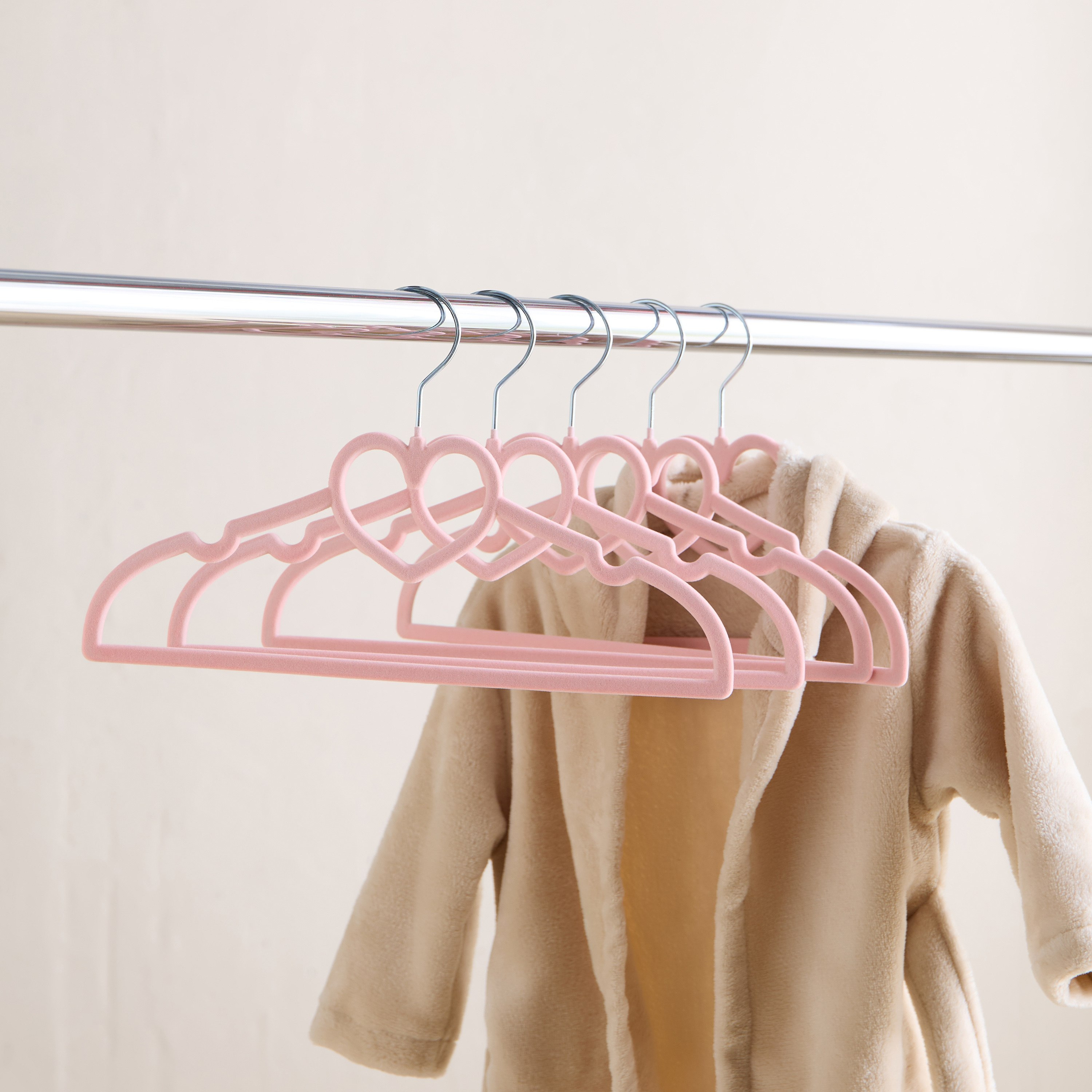علّاقات ملابس بتصميم قلوب 5 قطع من أطلس - 33x19 سم-hbxhomeware-hbxkidsandyouth-image-4