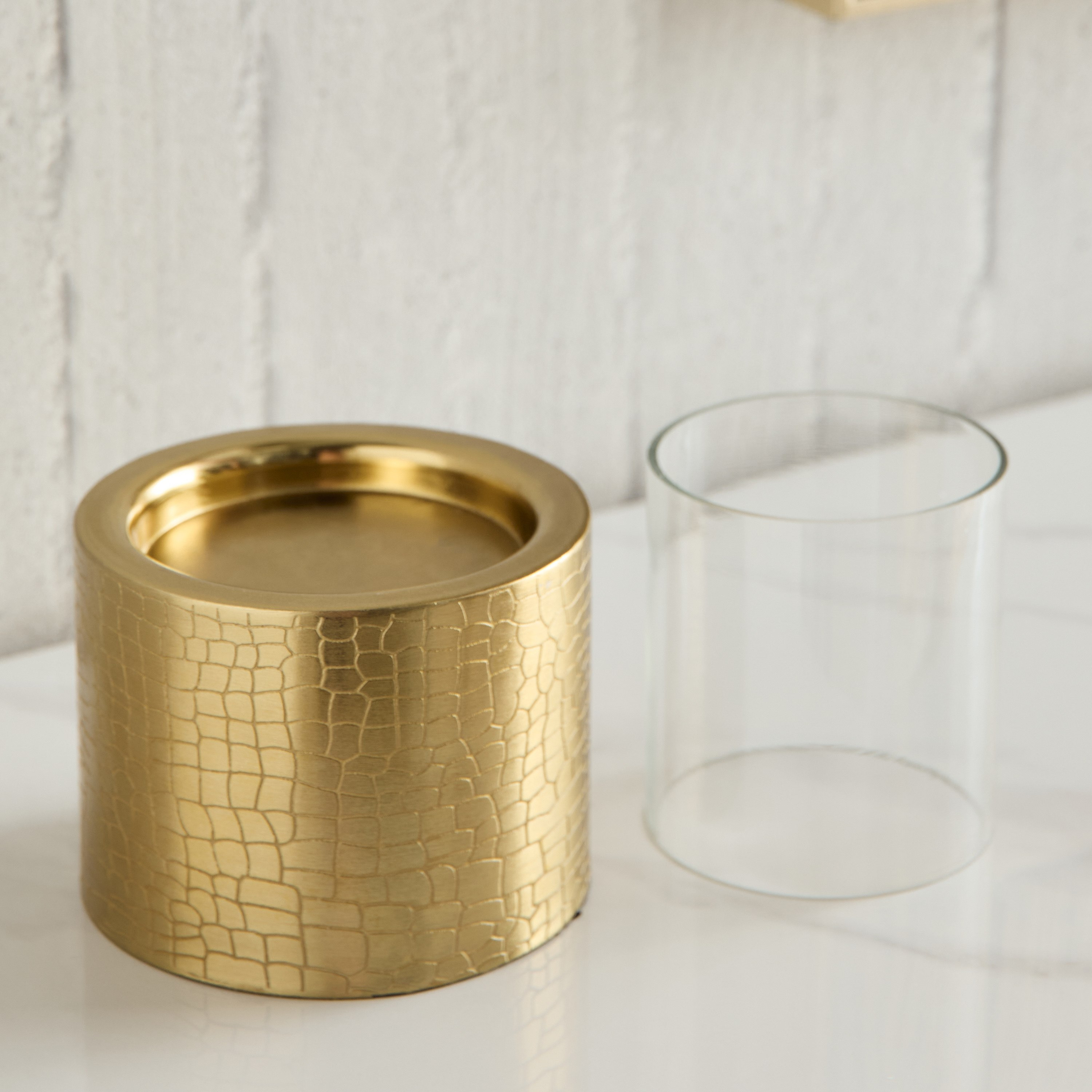 حامل شموع معدني جلد مموج بارز الملمس من ألفا - 12.5x12.5x25 سم-hbxlivingroom-decorandaccessories-candleholders-image-3