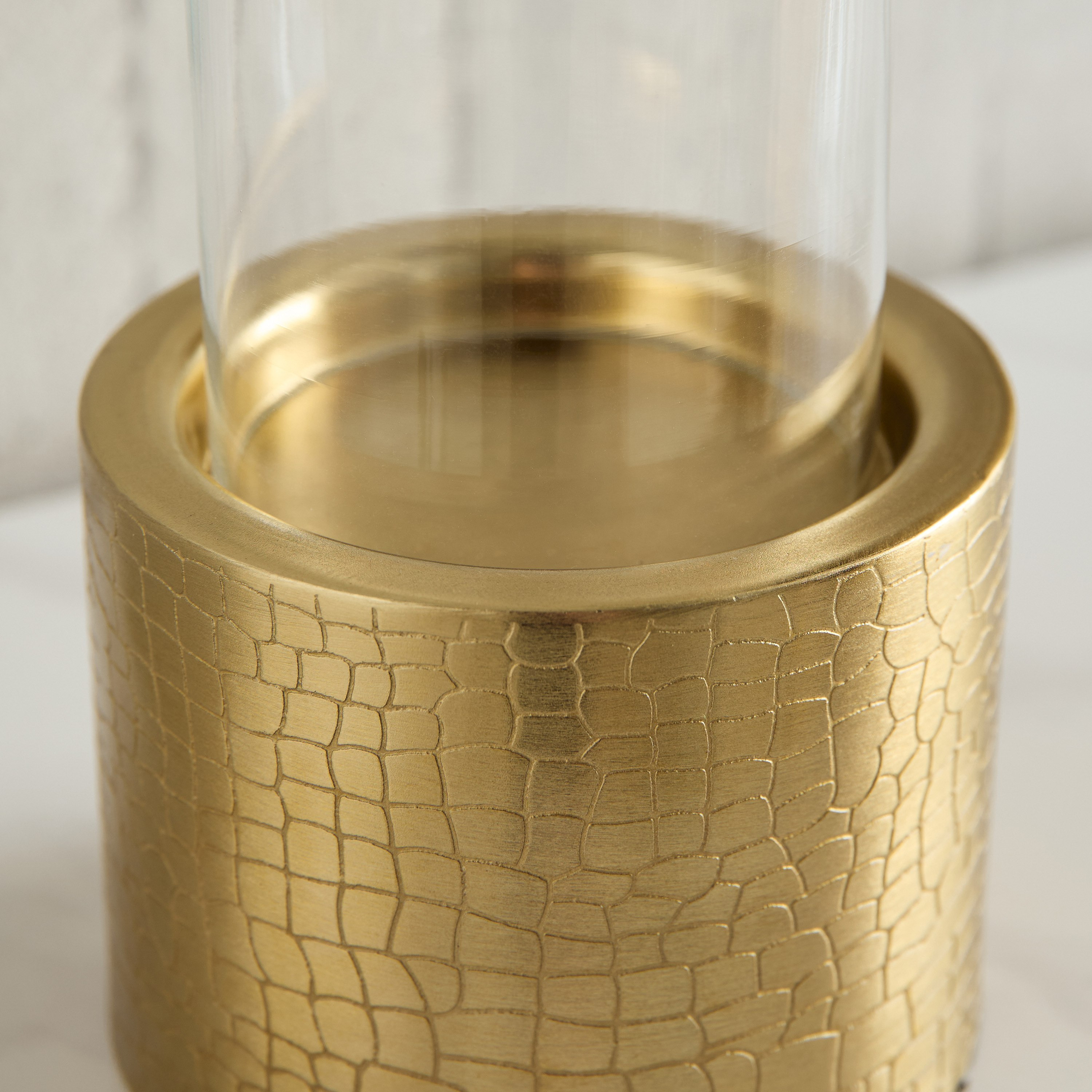 حامل شموع معدني جلد مموج بارز الملمس من ألفا - 12.5x12.5x25 سم-hbxlivingroom-decorandaccessories-candleholders-image-4