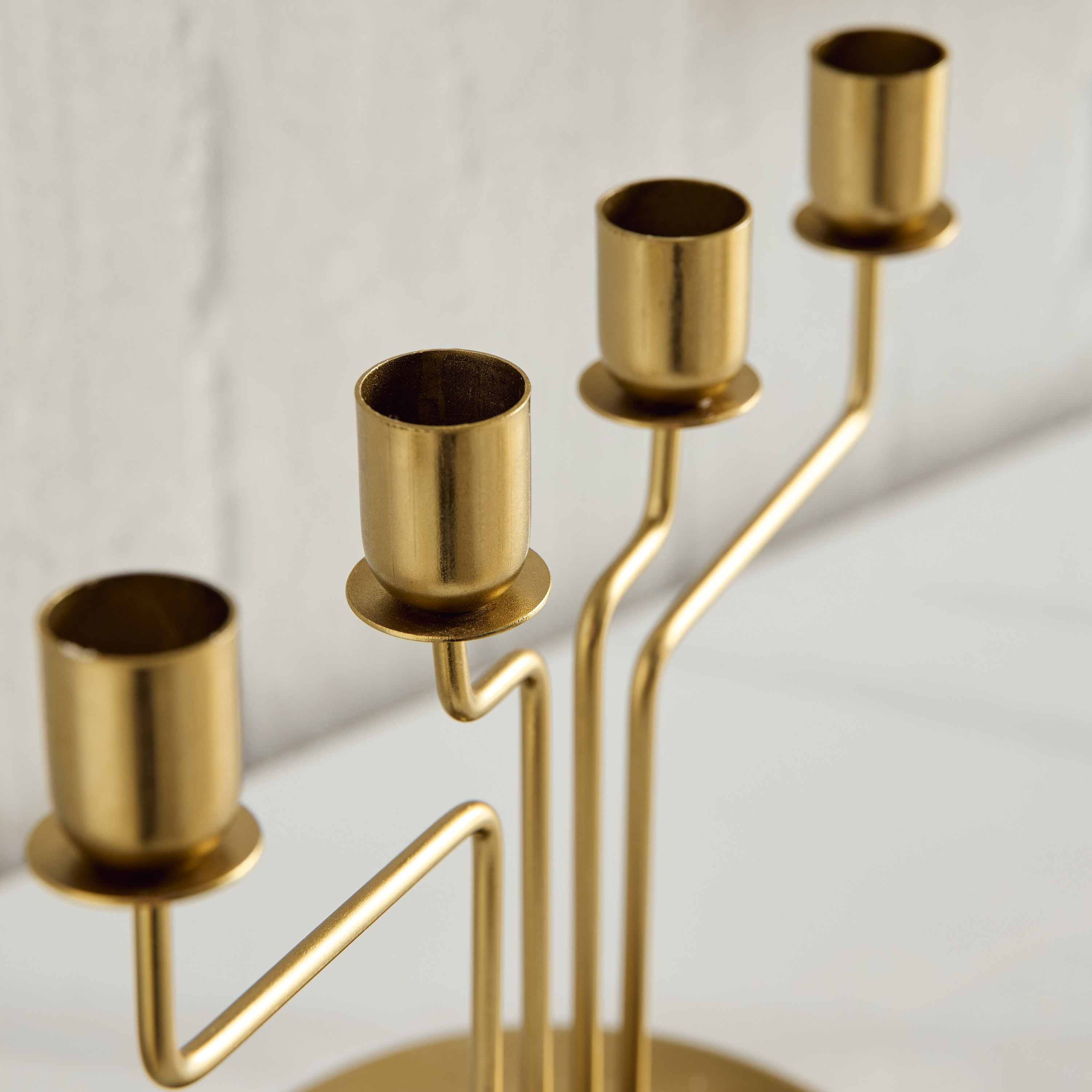 شمعدان معدني بـ 4 أذرع من ألفا - 25x15x20.5 سم-hbxlivingroom-decorandaccessories-candleholders-image-4