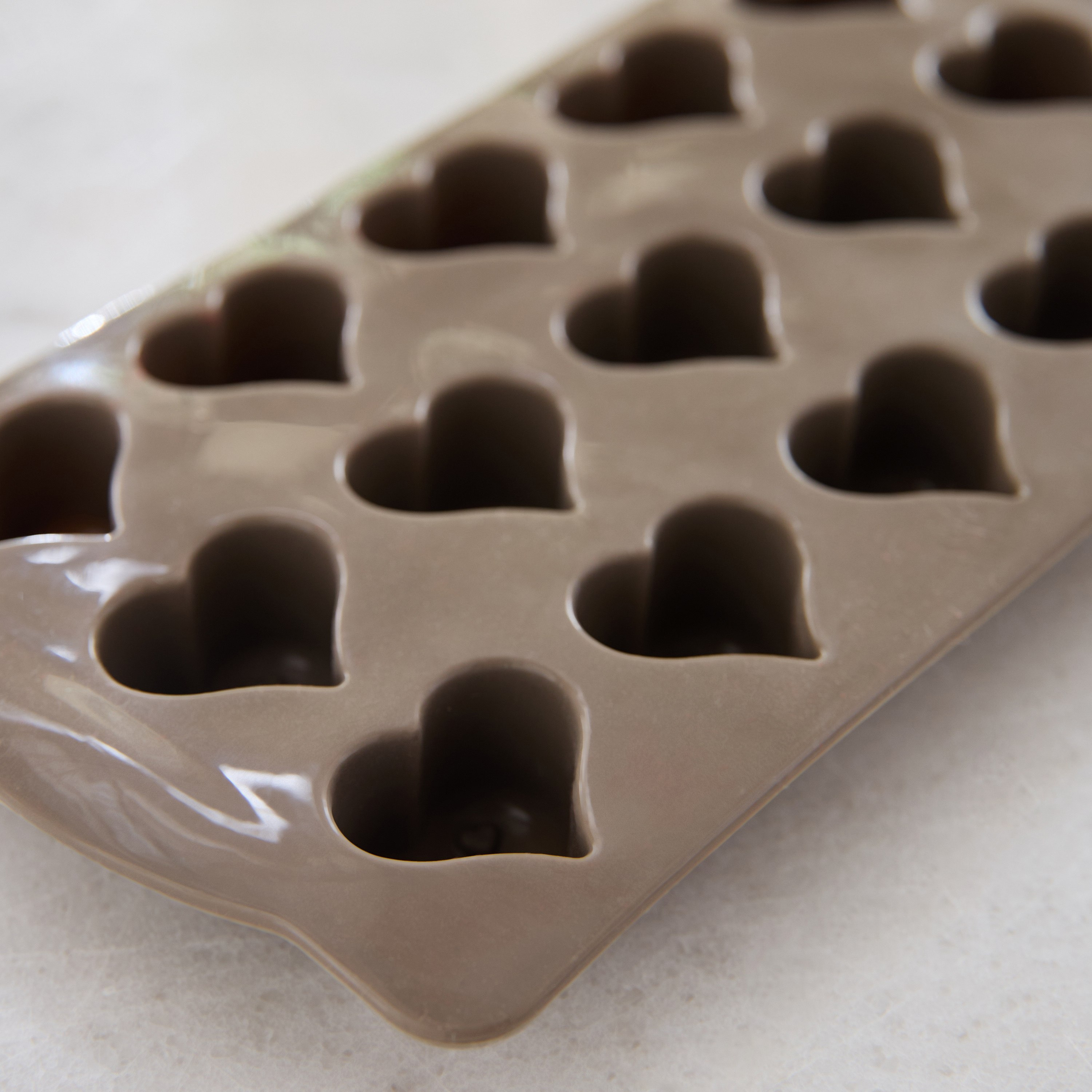 Avon Chocolate Mould Apple - 21x10x2 cm-hbxkitchen-bakeware-image-3