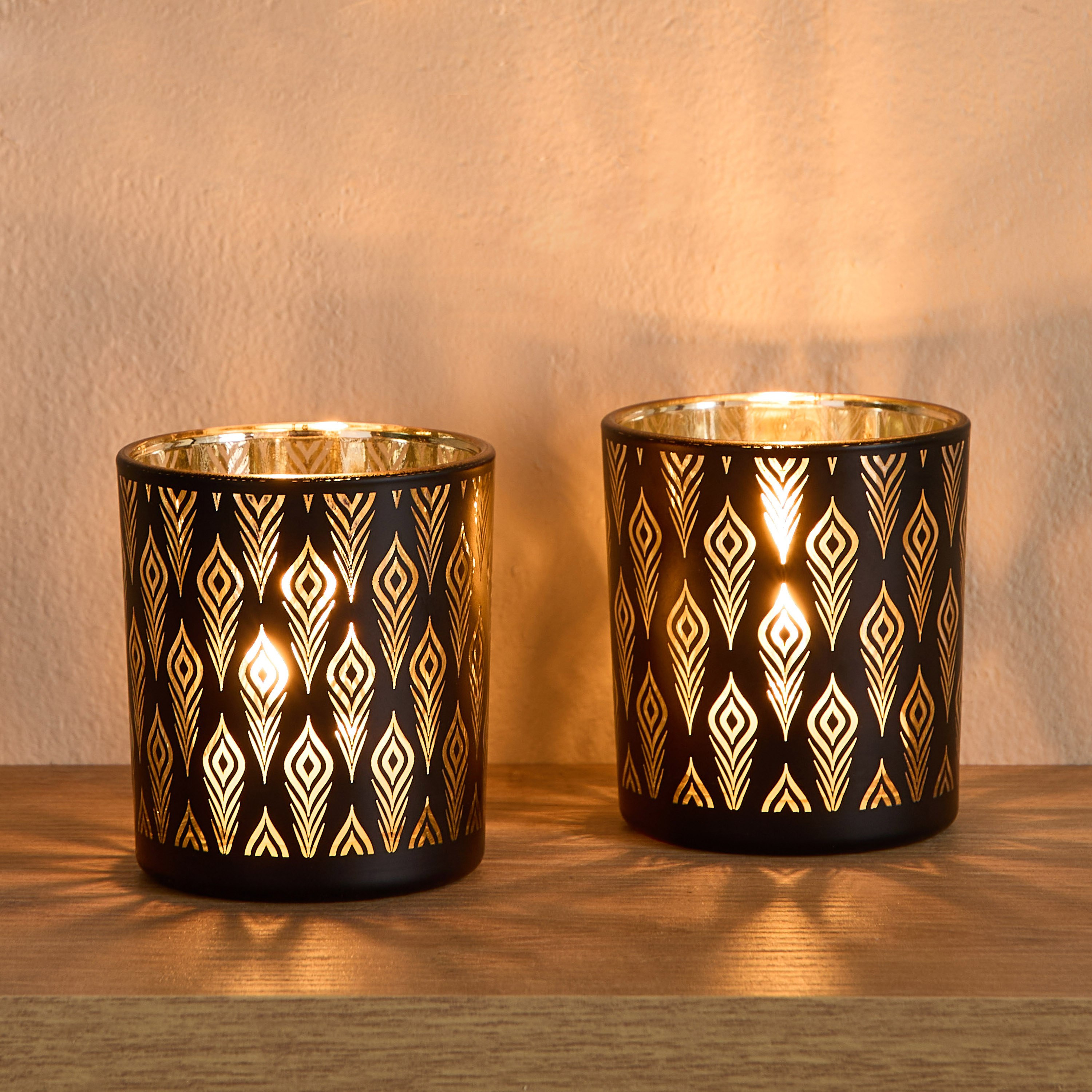 طقم حامل شموع زجاجي بتفاصيل مفرّغة قطعتين من ديفينيتي جلاسيير - 7×7×8 سم-hbxlivingroom-decorandaccessories-candleholders-image-1