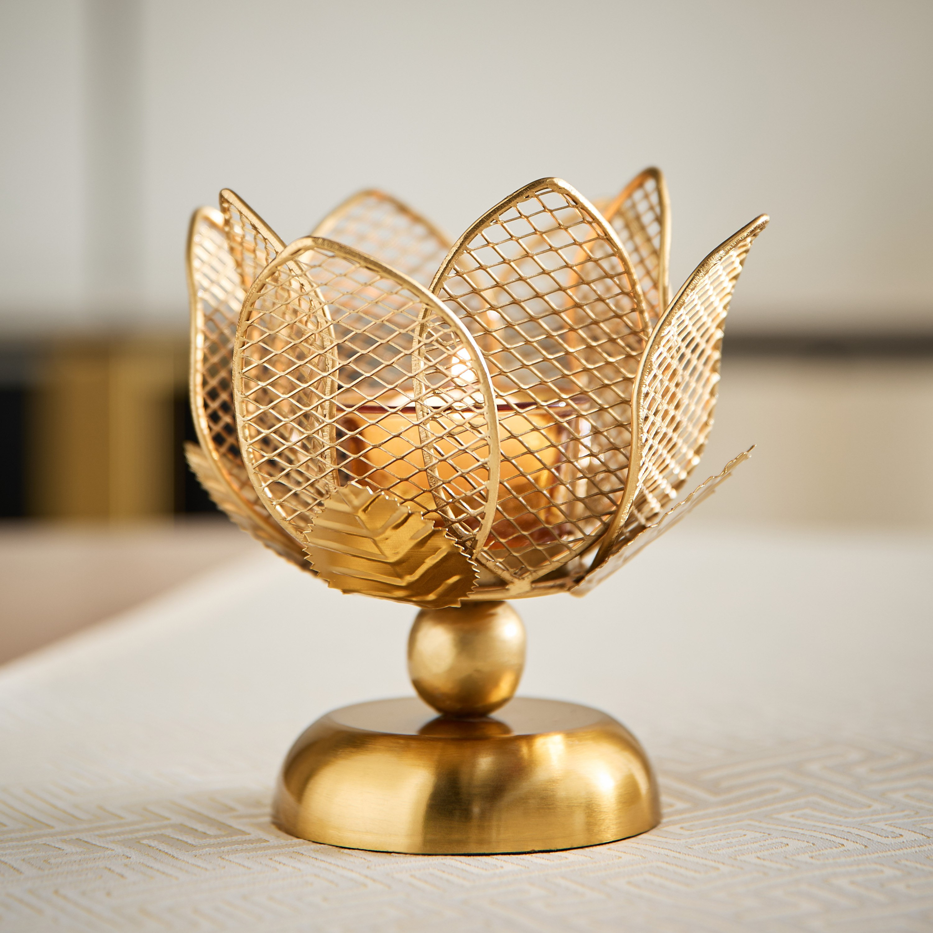 حامل شموع ديكور شبكي من كومود أورورا - 15x15x24 سم-hbxlivingroom-decorandaccessories-candleholders-image-1