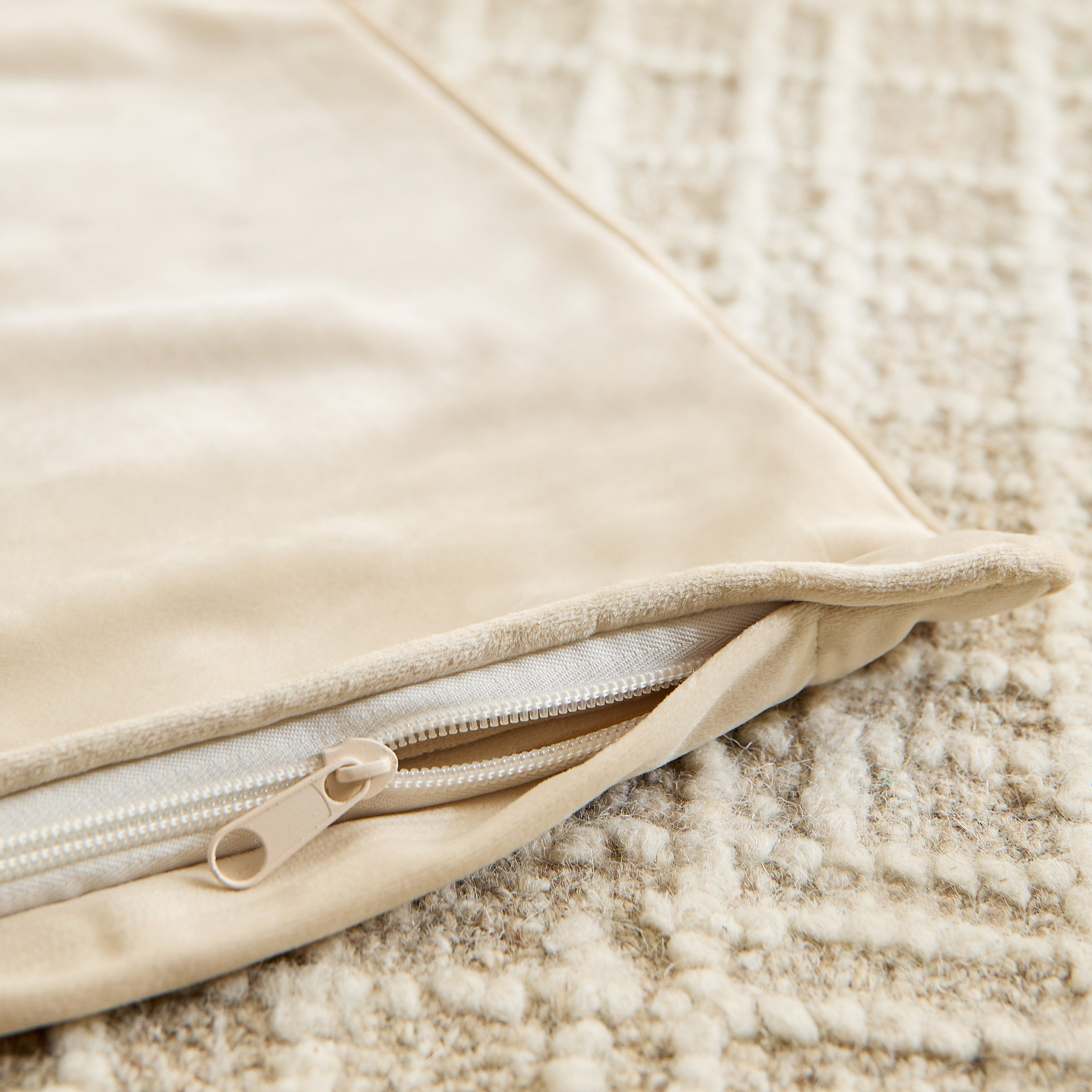 Dove Velvet Cushion Cover - 50x50 cm-hbxhomeware-cushionsandcovers-cushioncovers-image-4