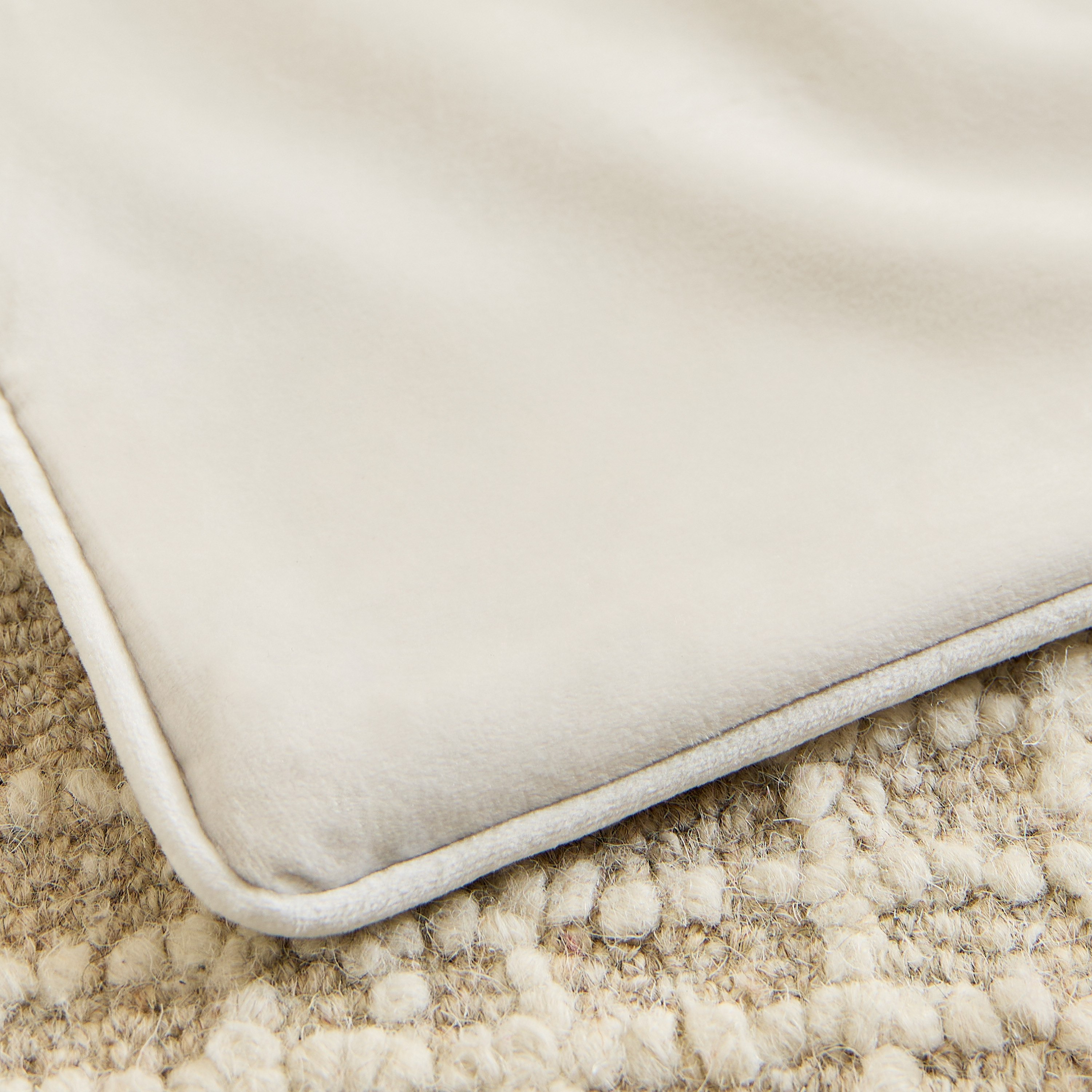 Dove Velvet Cushion Cover - 65x65 cm-PROMO_HB_AE_B1G1_250925-image-3