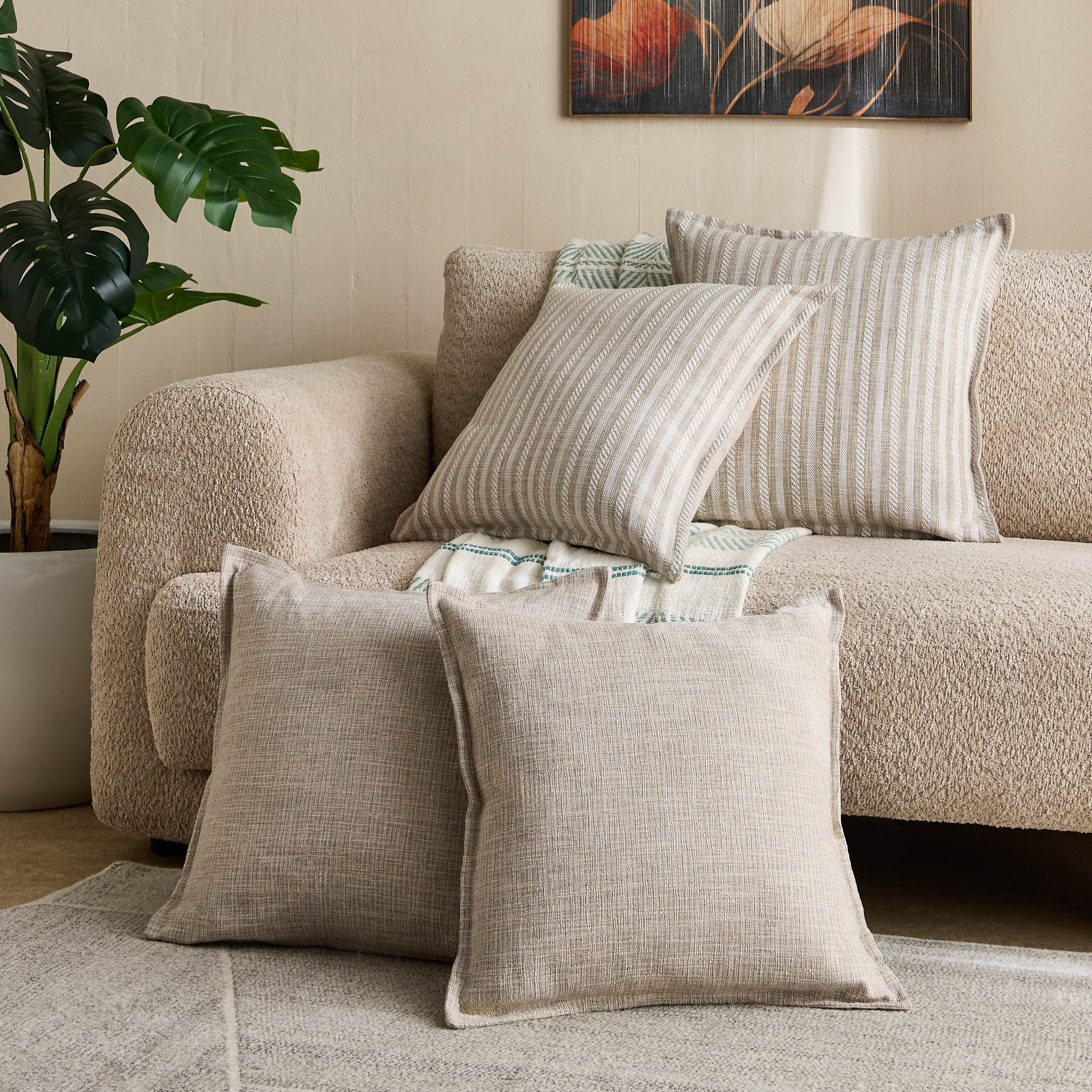 طقم وسائد محشوة ببديل الريش بارزة الملمس مخططة قطعتين من كوزي بلس - 50x50 سم-hbxlivingroom-furnishings-cushionsandcovers-filledcushions-image-4