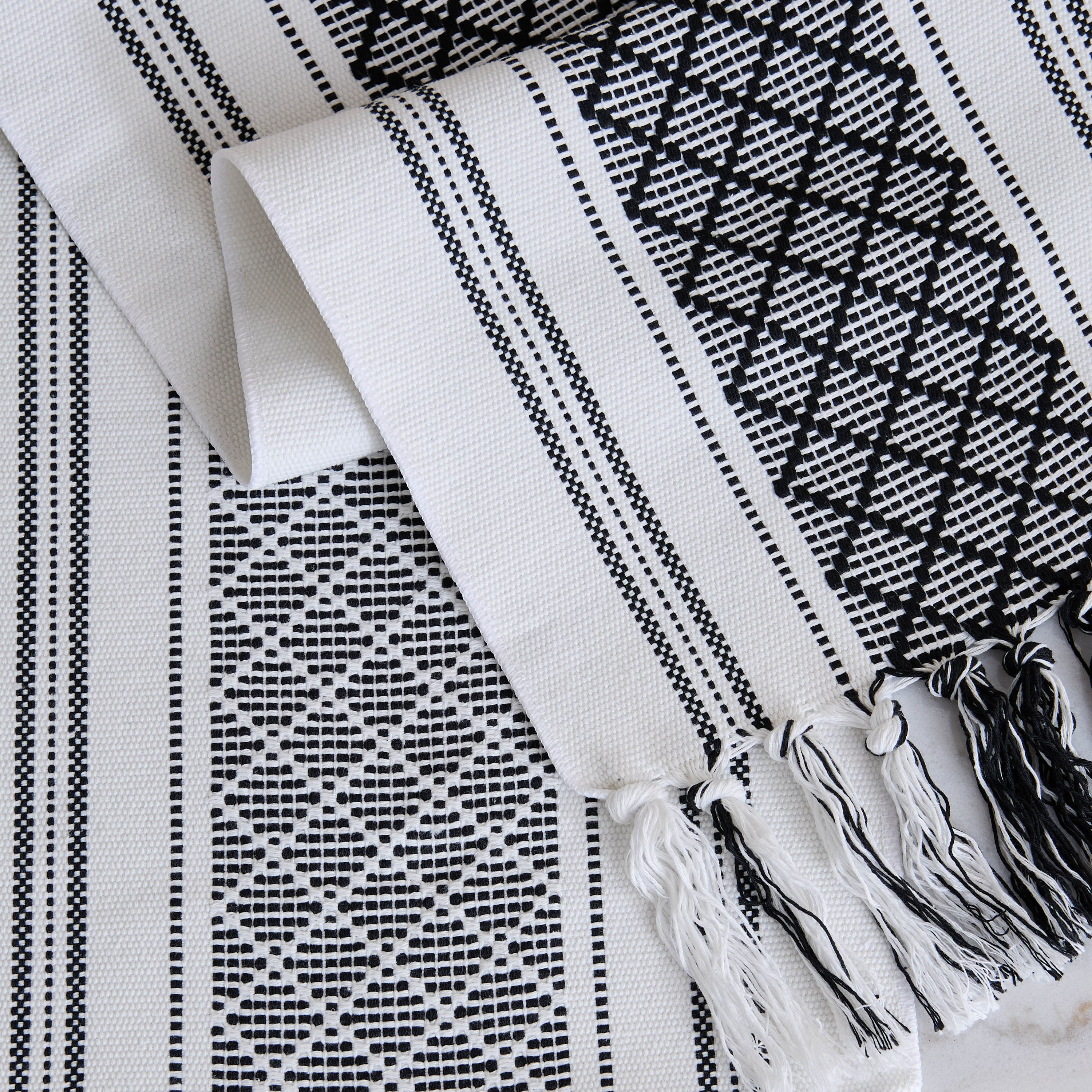 Sara Polyester Table Runner - 35x120 cm-hbxhomeware-kitchenware-kitchenlinens-image-4