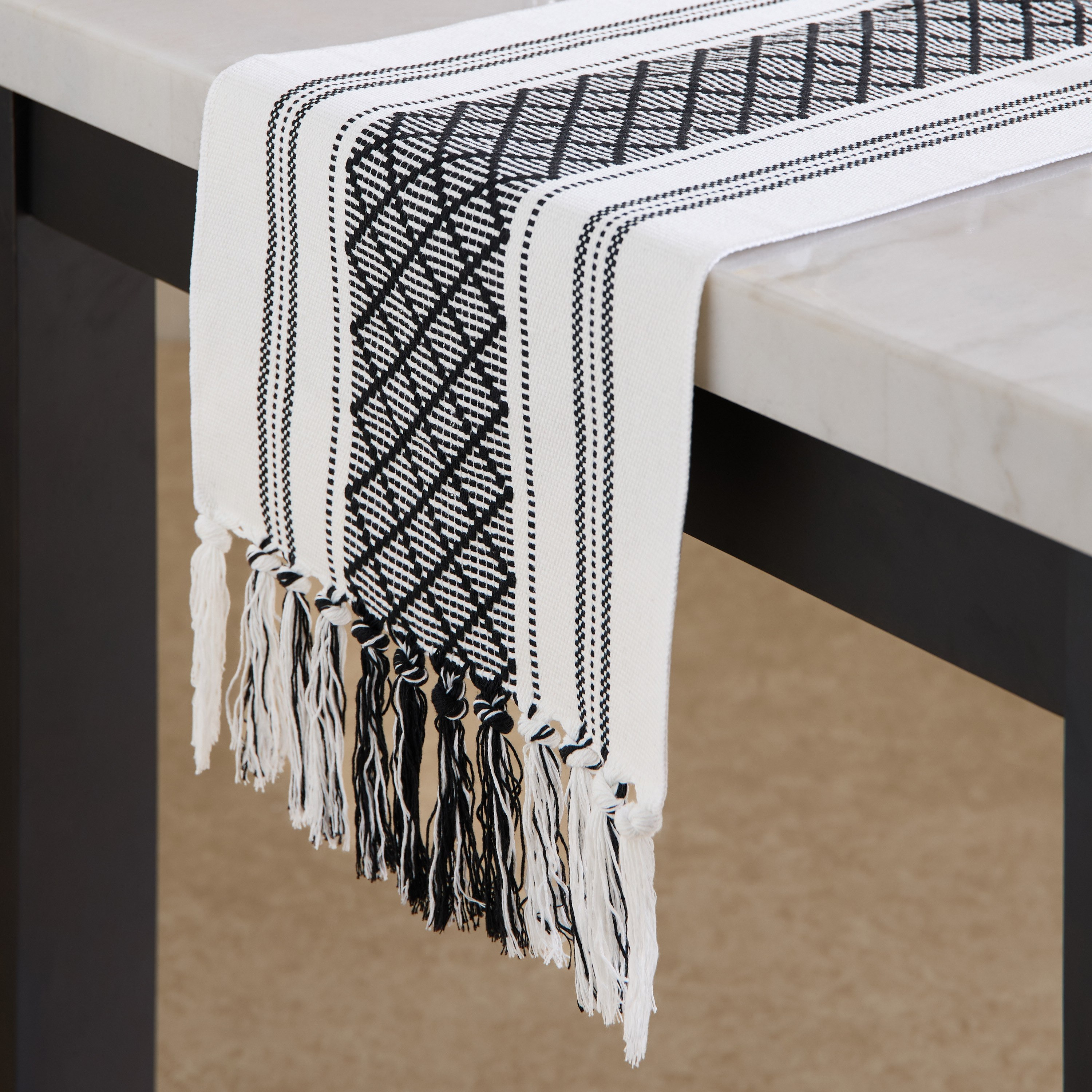 مفرش طاولة - سارا - 35x180 سم-hbxhomeware-kitchenware-kitchenlinens-image-2
