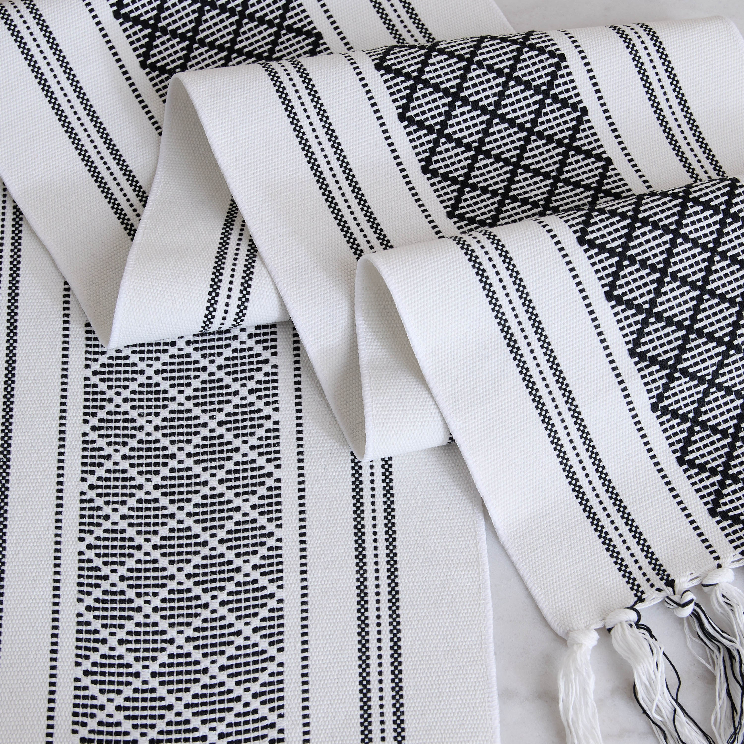 مفرش طاولة - سارا - 35x180 سم-hbxhomeware-kitchenware-kitchenlinens-image-4