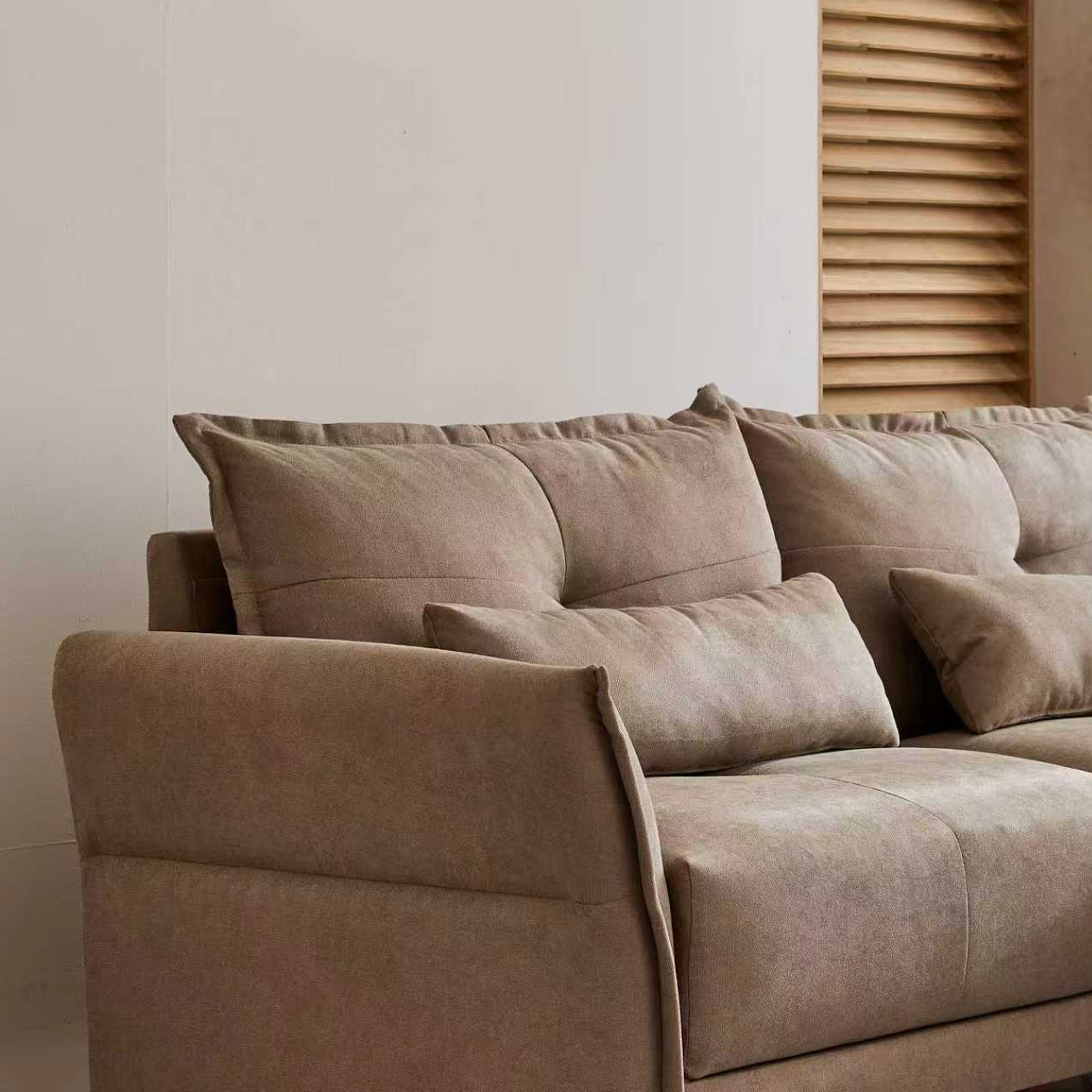 كنبة قماش بـ3 مقاعد مع 2 وسادة لدعم الظهر ومقعد عثماني من سوهو-hbxlivingroom-sofasandarmchairs-sofas-image-3