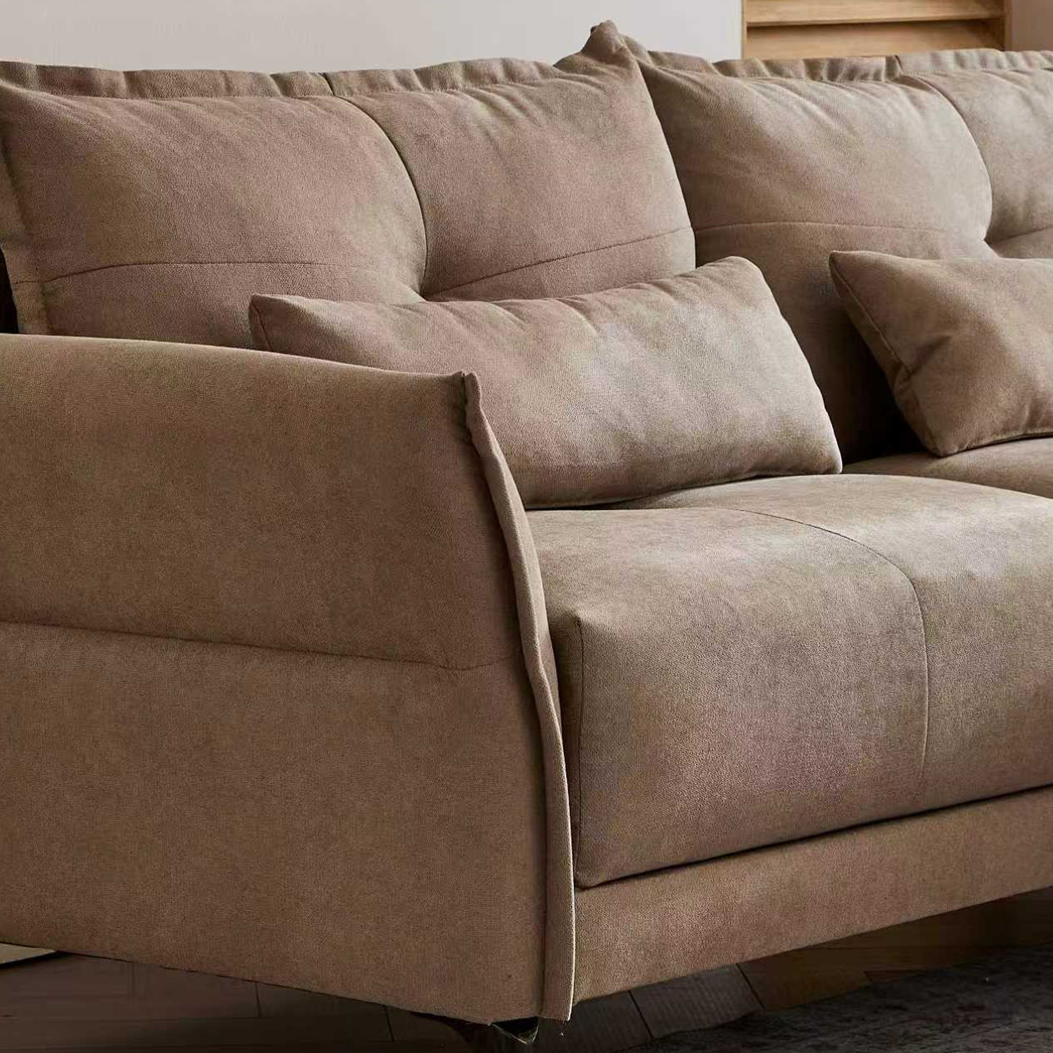 كنبة قماش بـ3 مقاعد مع 2 وسادة لدعم الظهر ومقعد عثماني من سوهو-hbxlivingroom-sofasandarmchairs-sofas-image-4