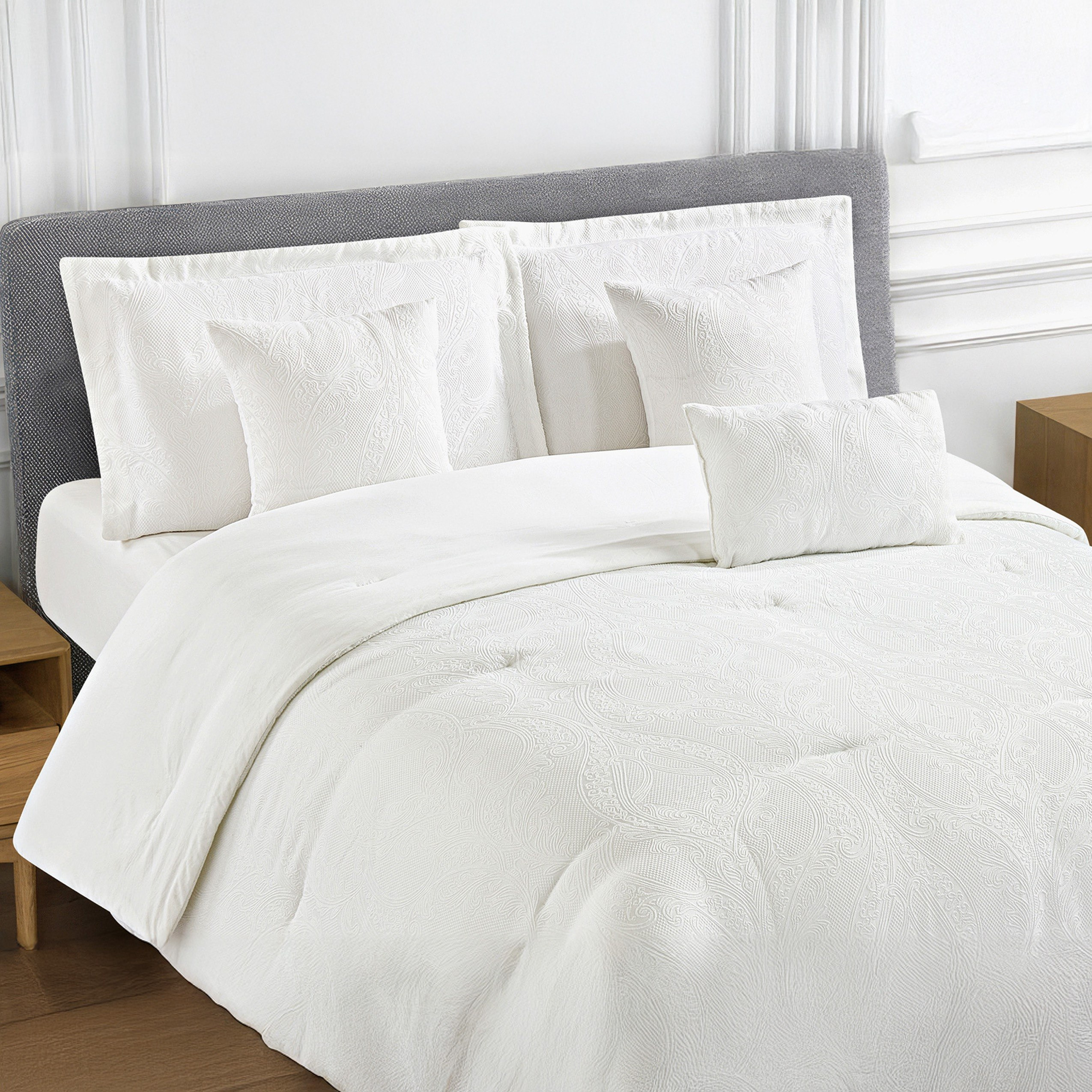 طقم لحاف كينج بايب جاكار بيزلي 7 قطع من وايت بليس - 220x240 سم-hbxhomeware-hbxbedroom-image-1
