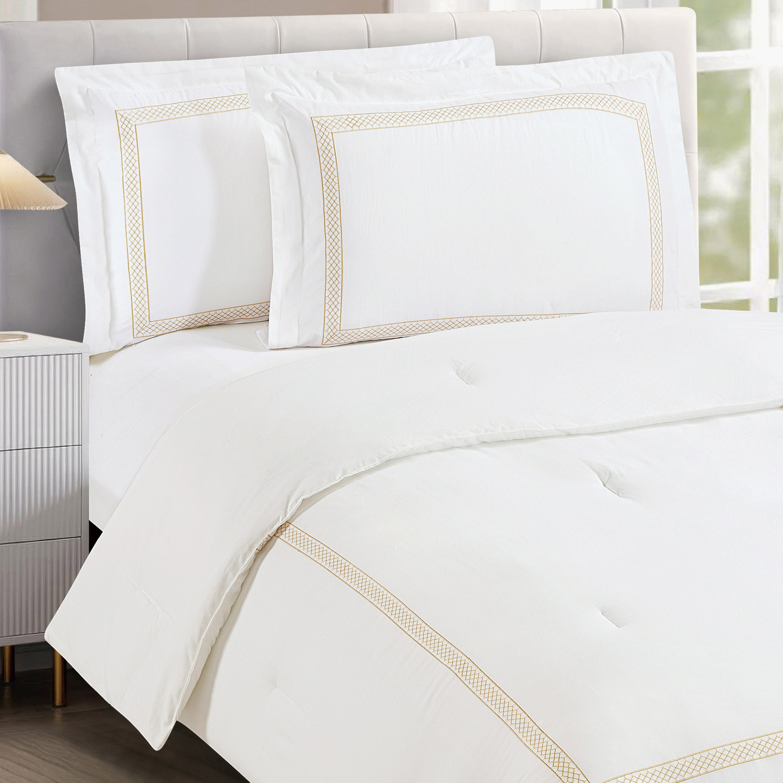 White Bliss 3-Piece Jali Embroidered Twin Comforter Set - 160x220 cm-hbxhomeware-hbxbedroom-image-1