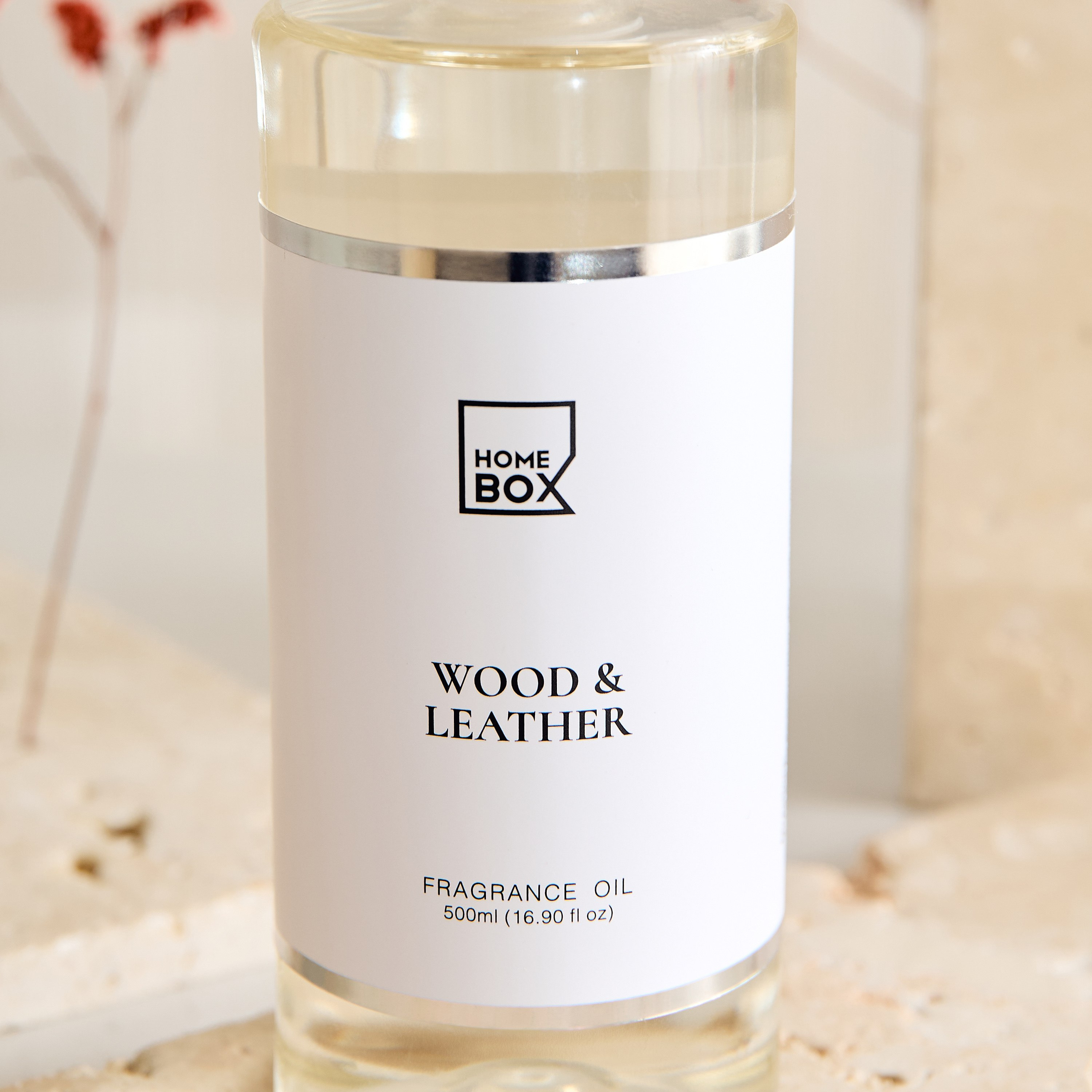 Nina Allure Wood and Leather Fragrance Oil in Pet Bottle - 500 ml-hbxhomeware-hbxdecorandfurnishings-image-2