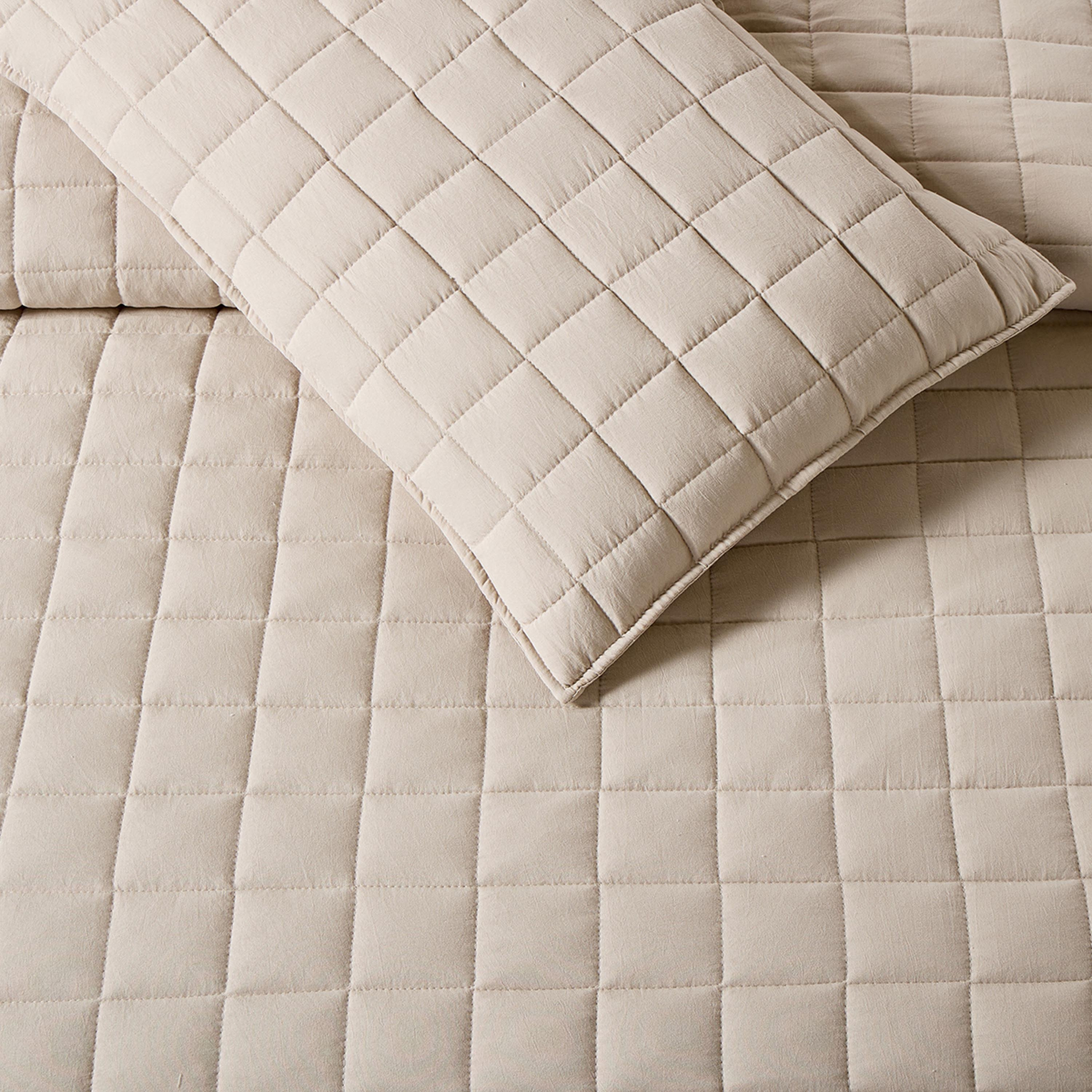 طقم لحاف كينج من الألياف الدقيقة المغسولة مسبقًا 3 قطع من ليكزس - 220×240 سم-hbxhomeware-hbxbedroom-image-4