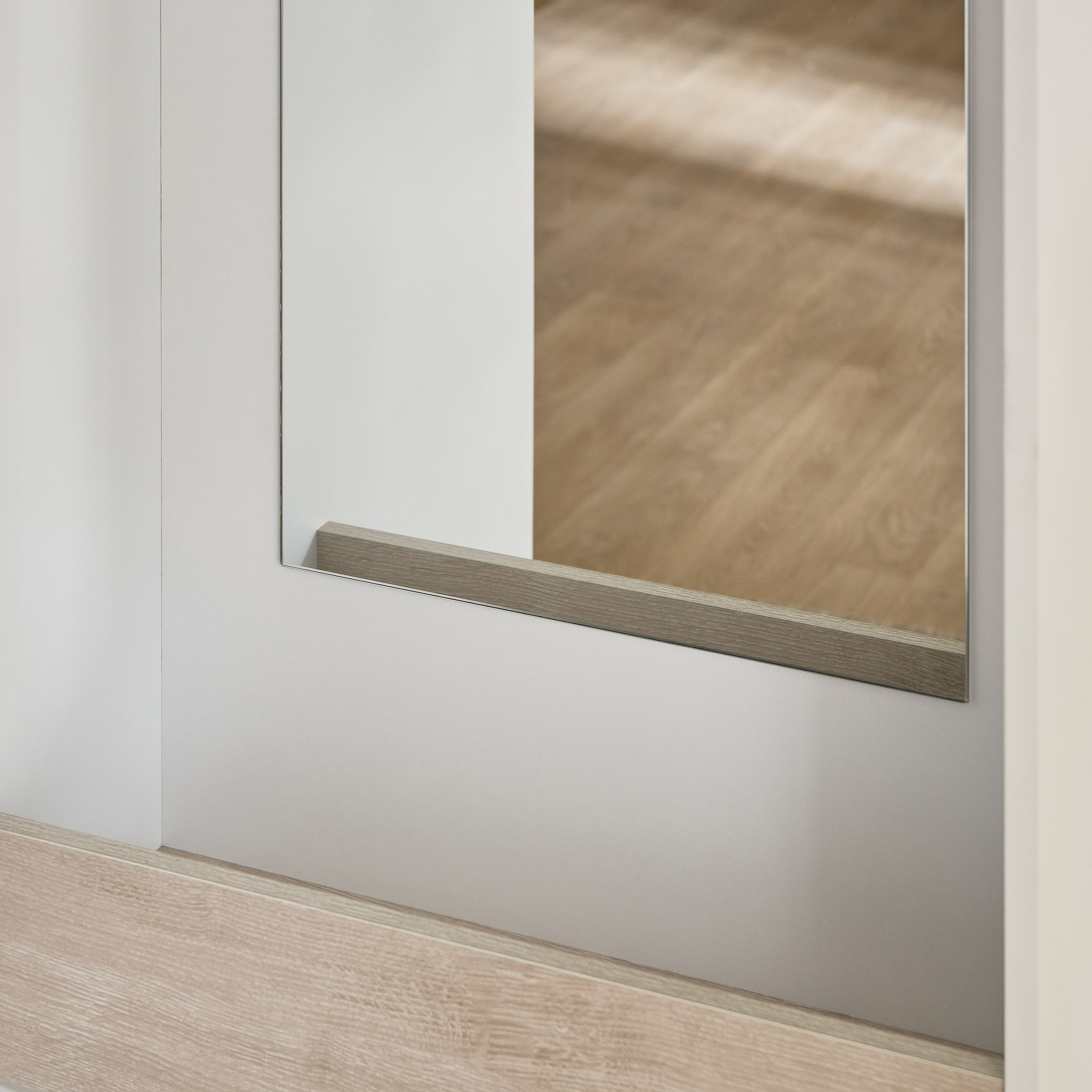 خزانة ملابس ببابين مع مرآة وأرفف مفتوحة وإضاءة من فانيلا هالمستاد-hbxfurniture-wardrobes-image-6