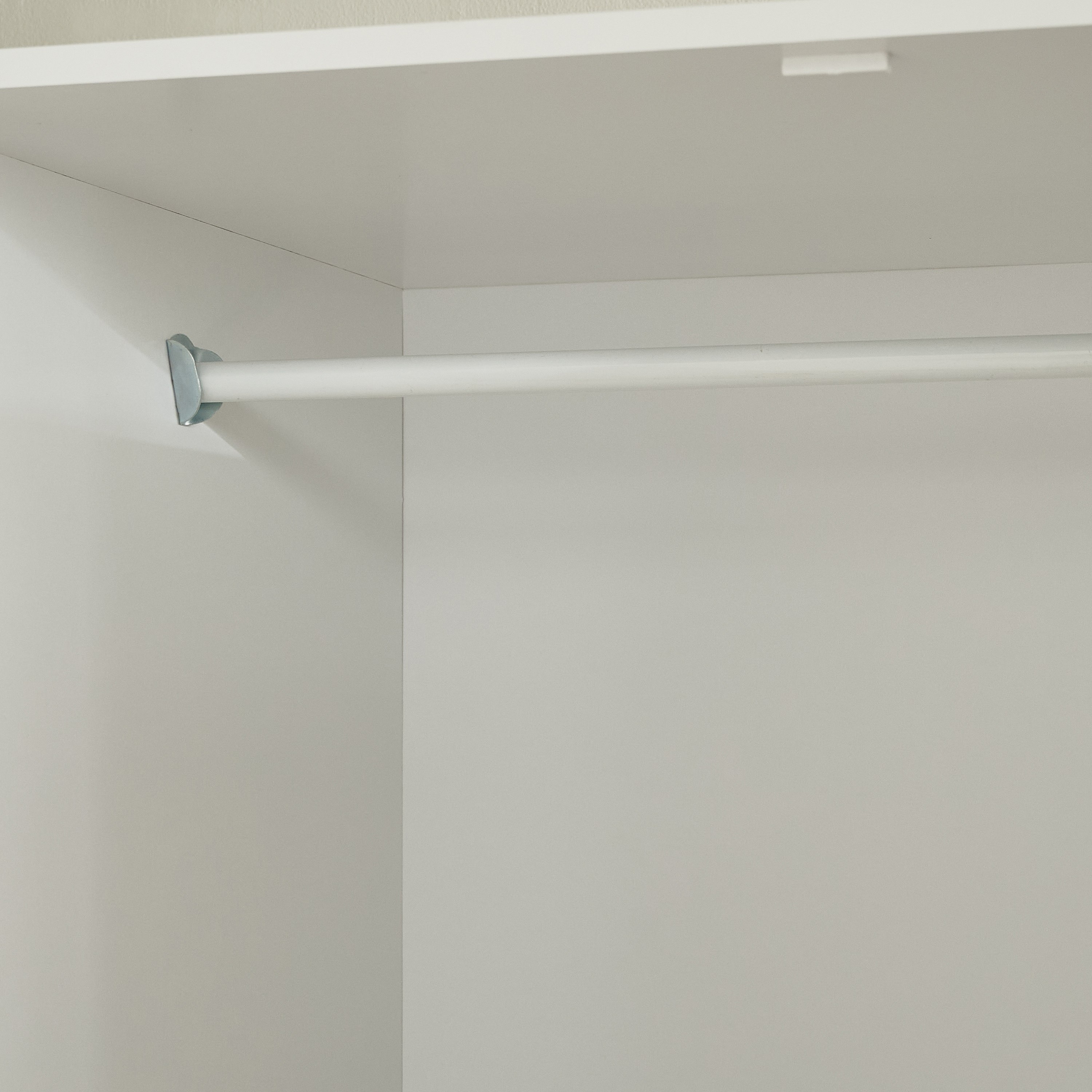 خزانة ملابس ببابين مع مرآة وأرفف مفتوحة وإضاءة من فانيلا هالمستاد-hbxfurniture-wardrobes-image-7