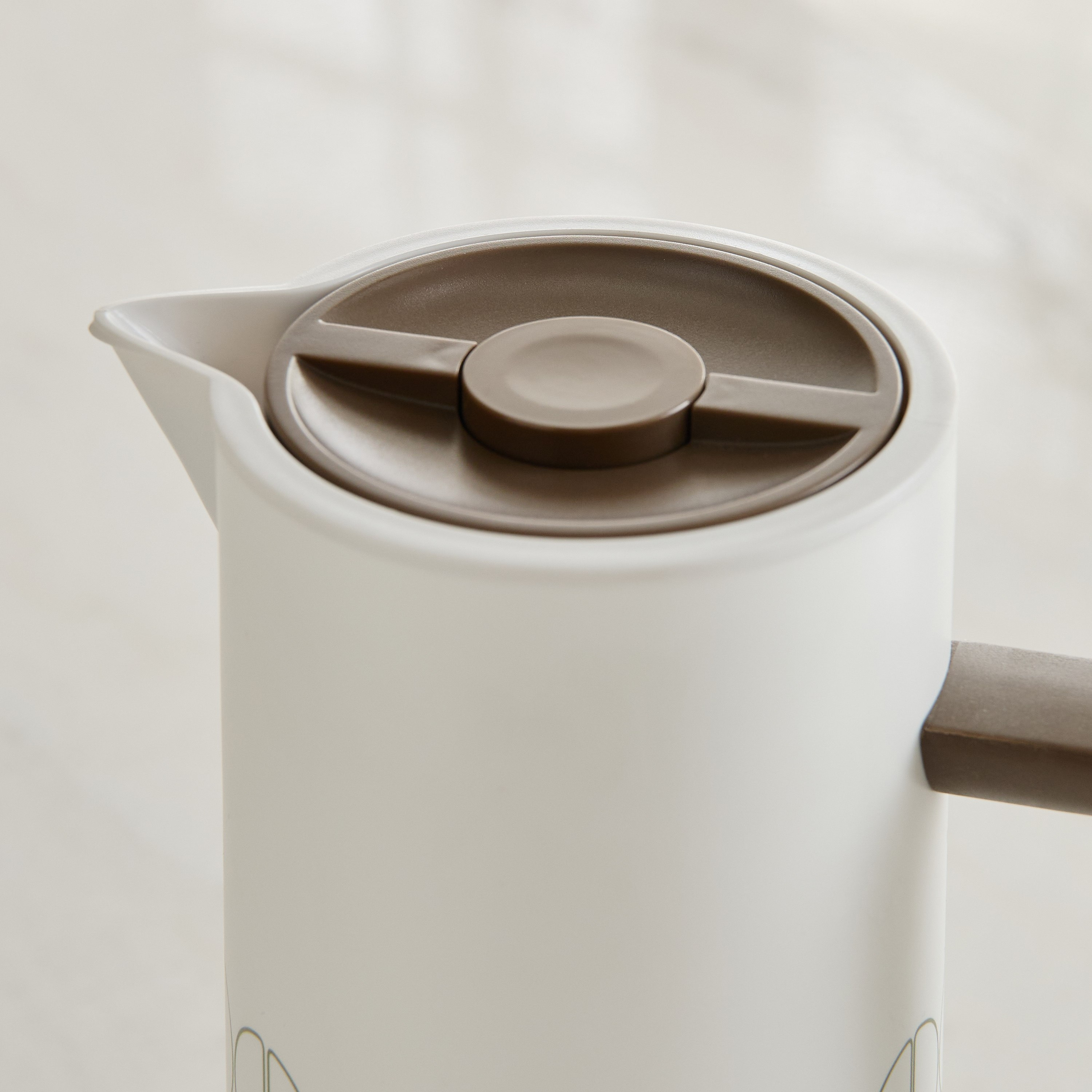 Ridge Hot and Cold Geo Vacuum Flask - 1 L-hbxhomeware-hbxkitchen-image-3