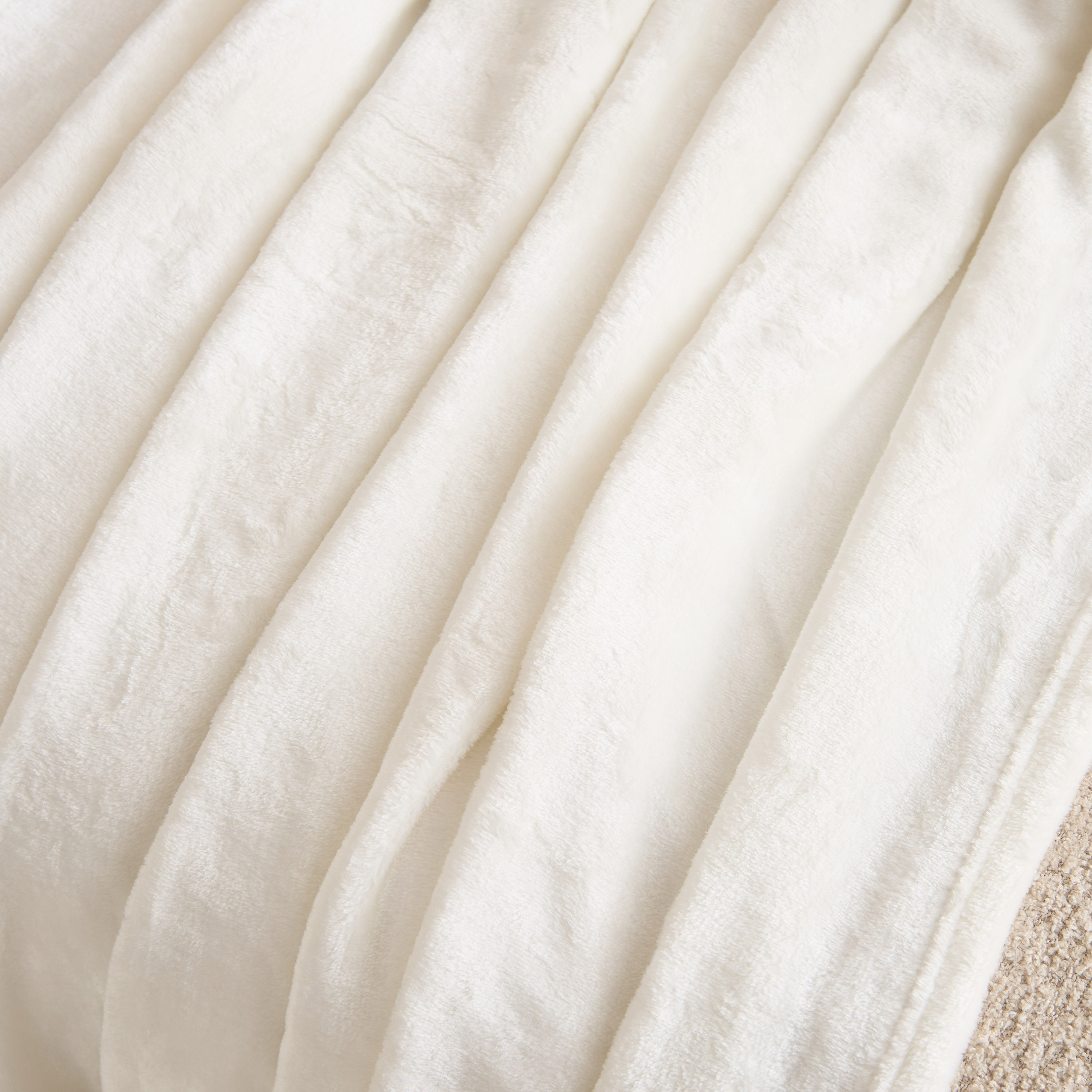 بطانية خفيفة مخملية من لافيش - 130x180 سم-hbxhomeware-hbxbedroom-image-2