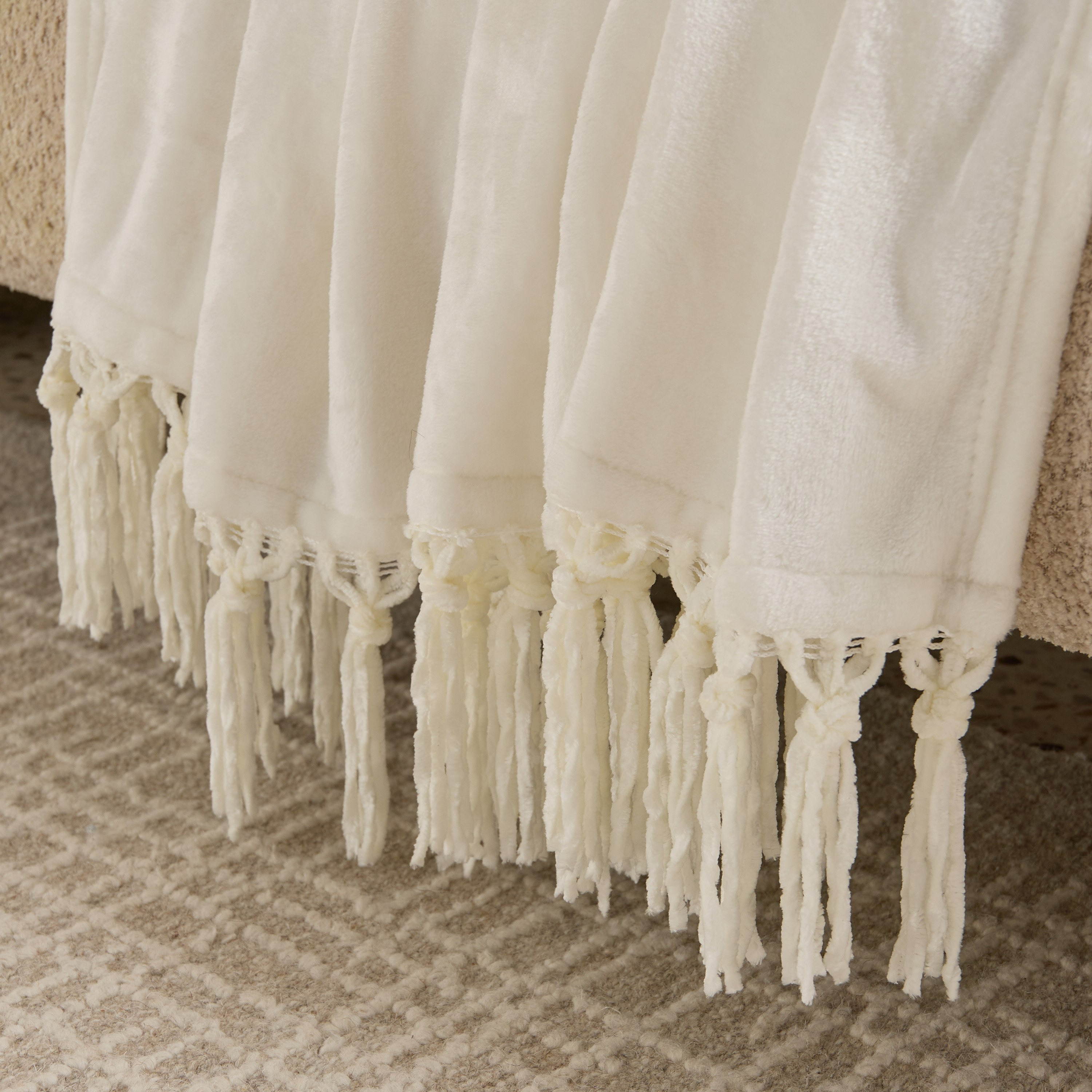بطانية خفيفة مخملية من لافيش - 130x180 سم-hbxhomeware-hbxbedroom-image-3