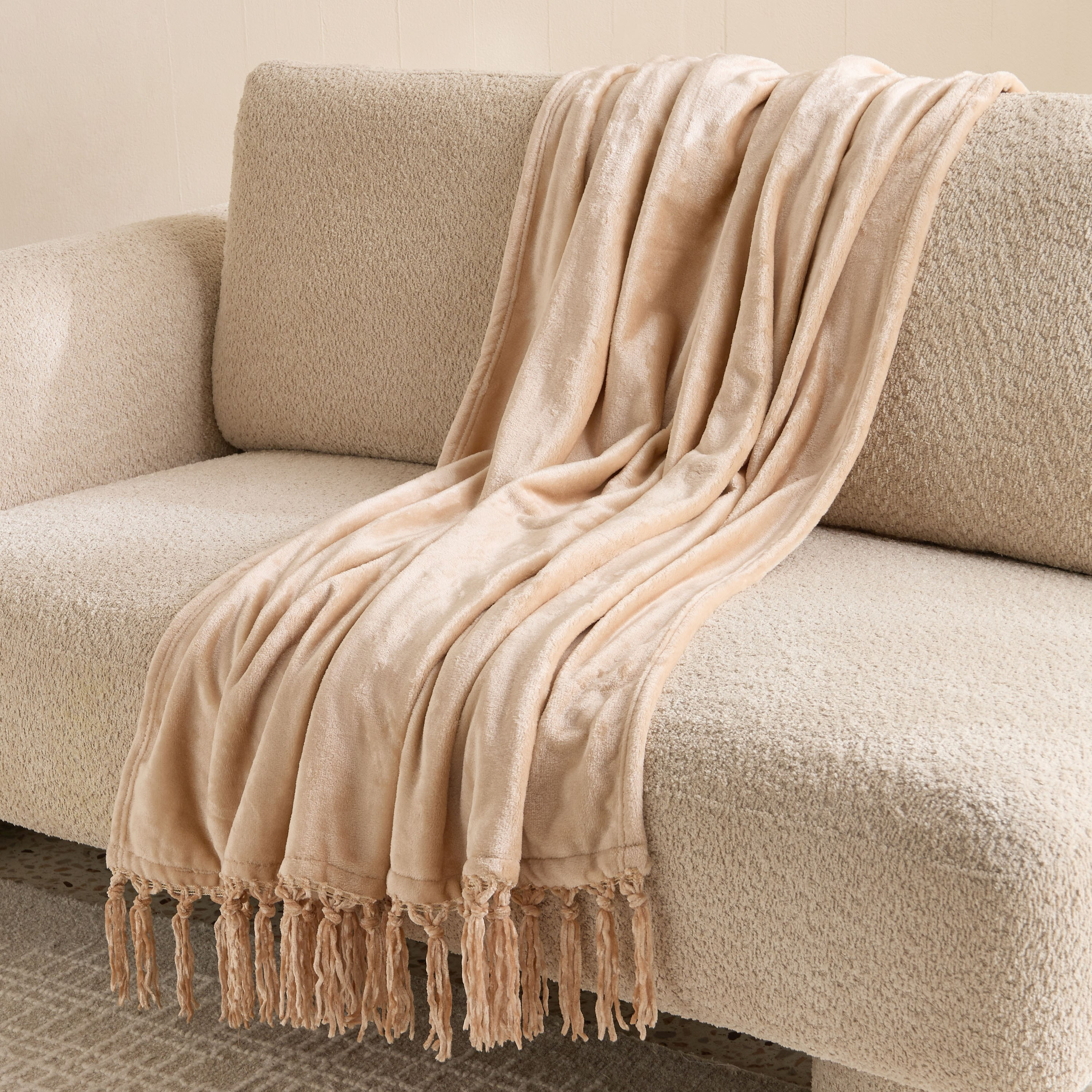 Lavish Plush Throw - 130x180 cm-hbxhomeware-hbxbedroom-image-1