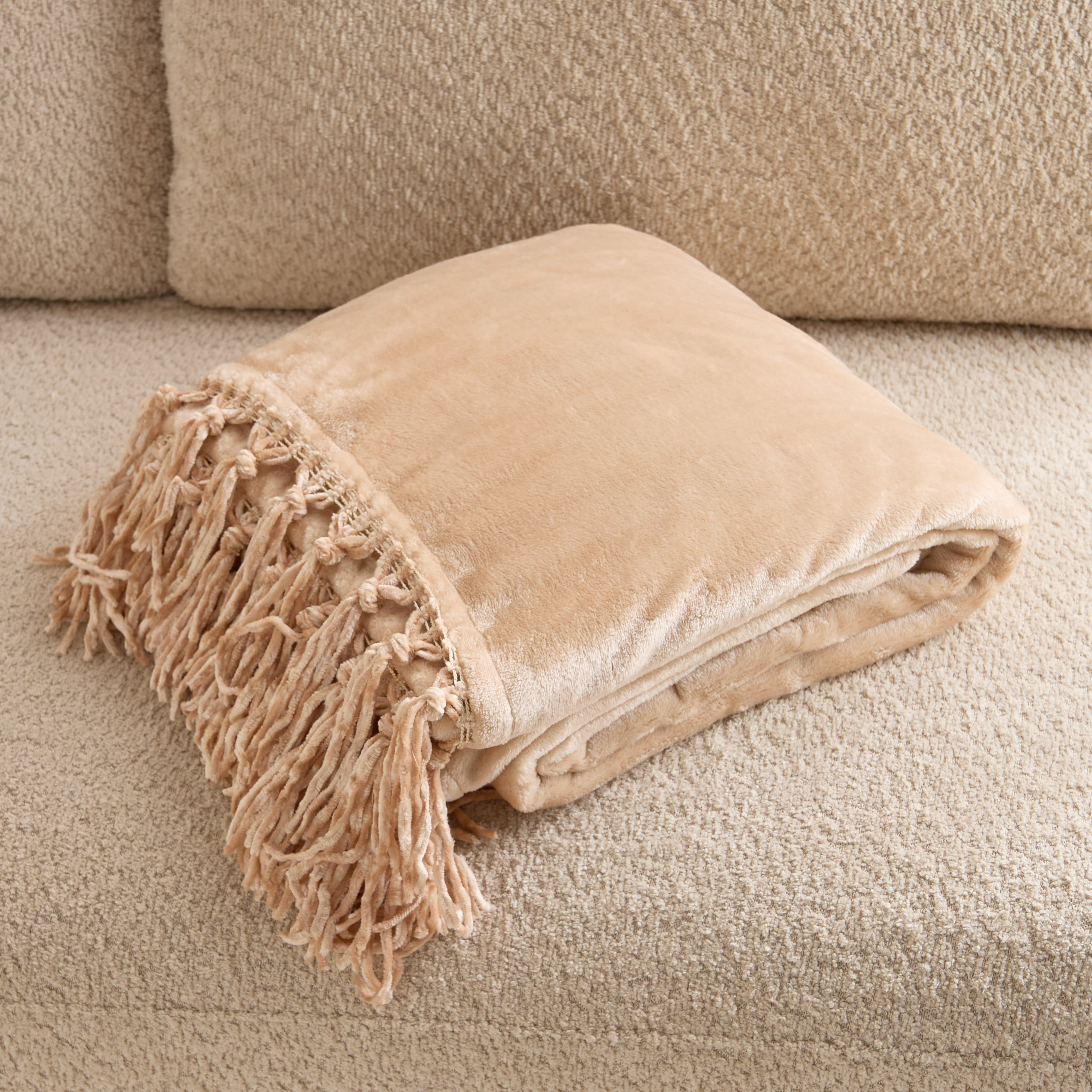Lavish Plush Throw - 130x180 cm-hbxhomeware-hbxbedroom-image-4