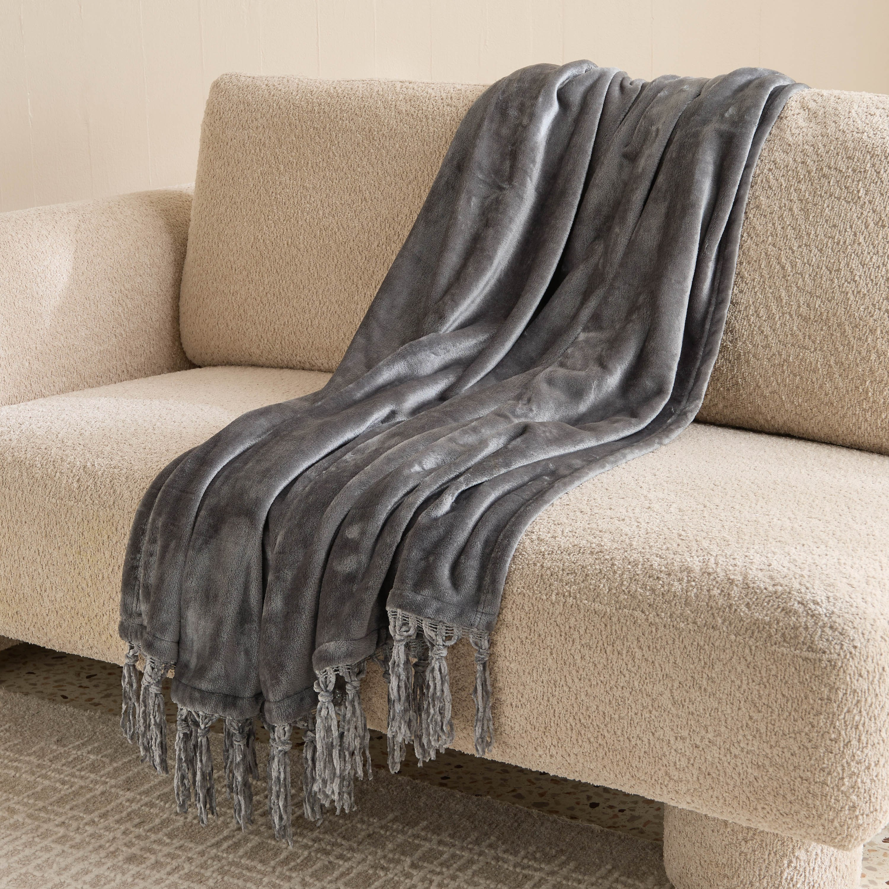 Lavish Plush Throw - 130x180 cm-hbxhomeware-hbxbedroom-image-5