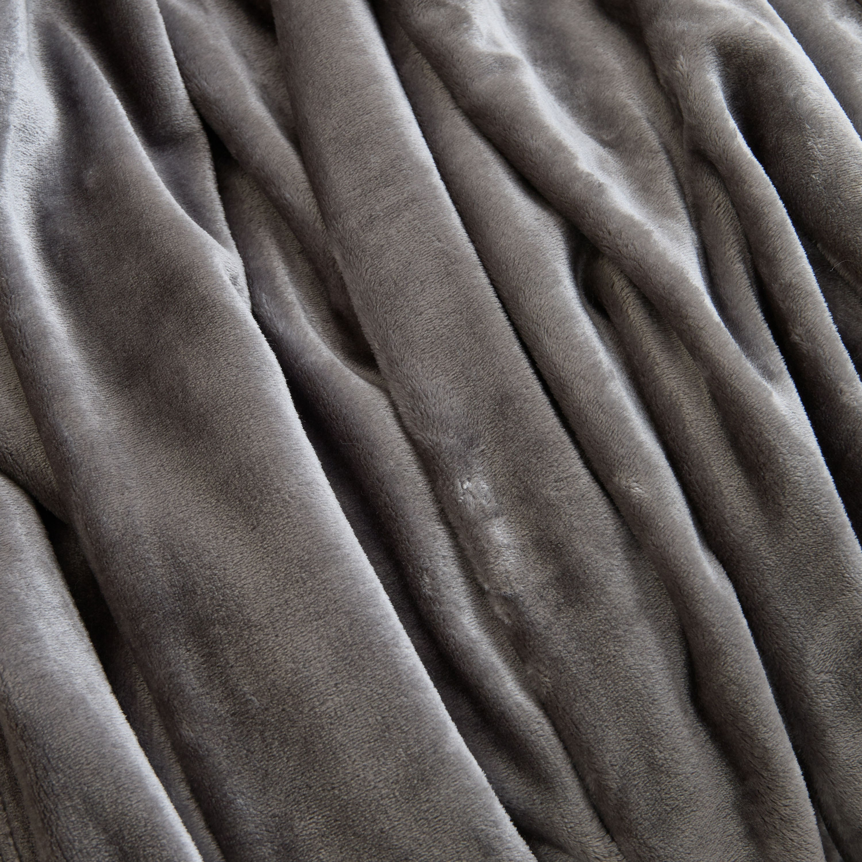 Lavish Plush Throw - 130x180 cm-hbxhomeware-hbxbedroom-image-6