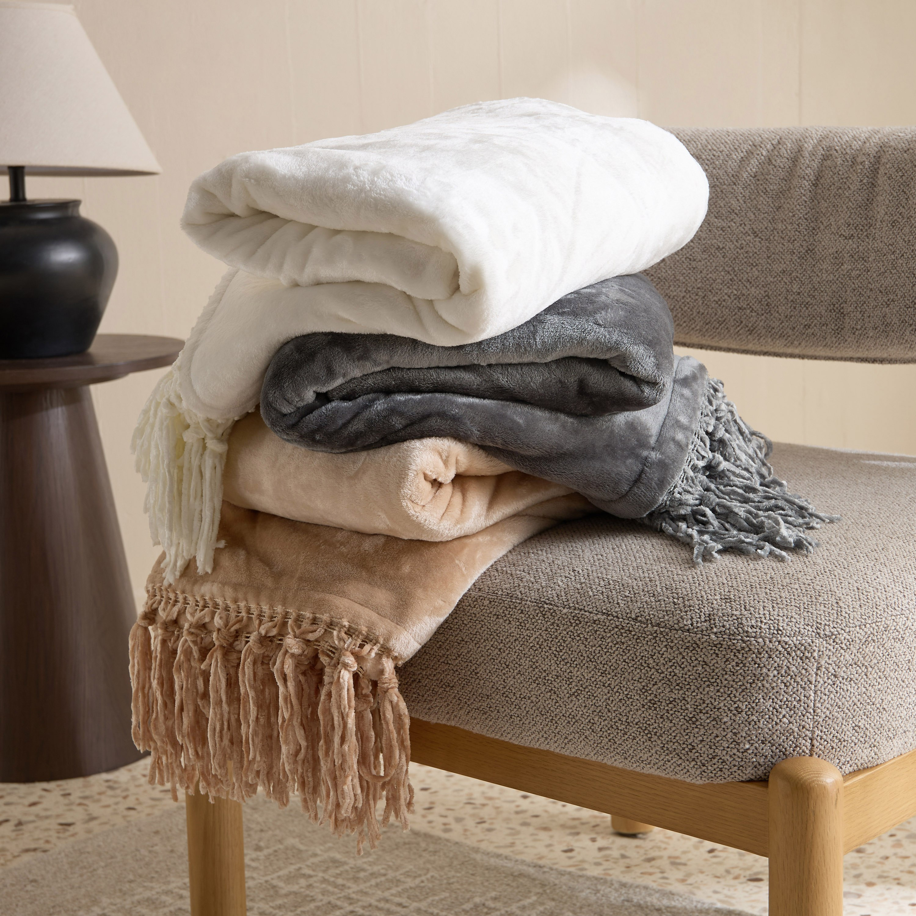 Lavish Plush Throw - 130x180 cm-hbxhomeware-hbxbedroom-image-3