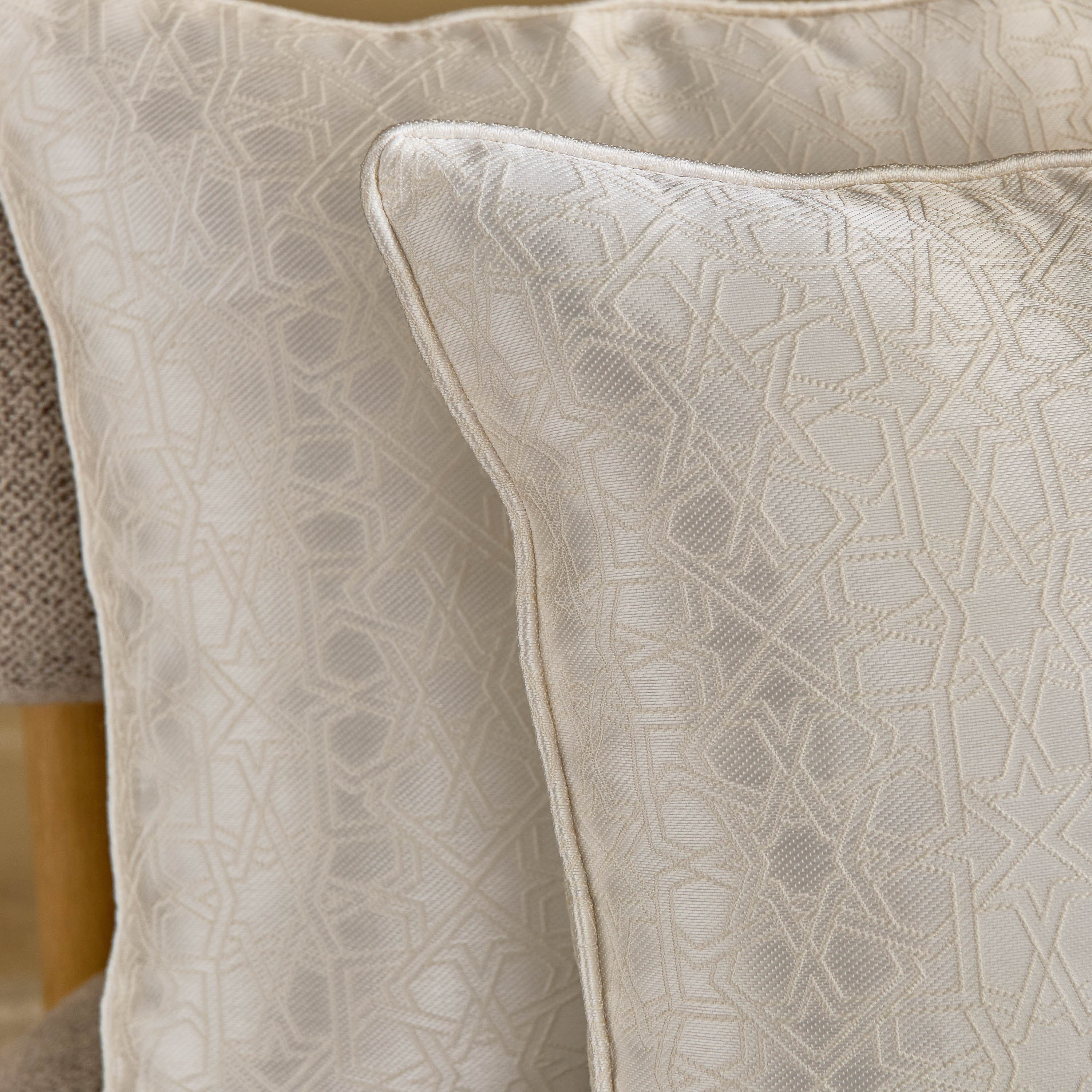 Layali Noor 2-Piece Jacquard Cushion Cover Set - 40x40 cm-hbxhomeware-cushionsandcovers-cushioncovers-image-2