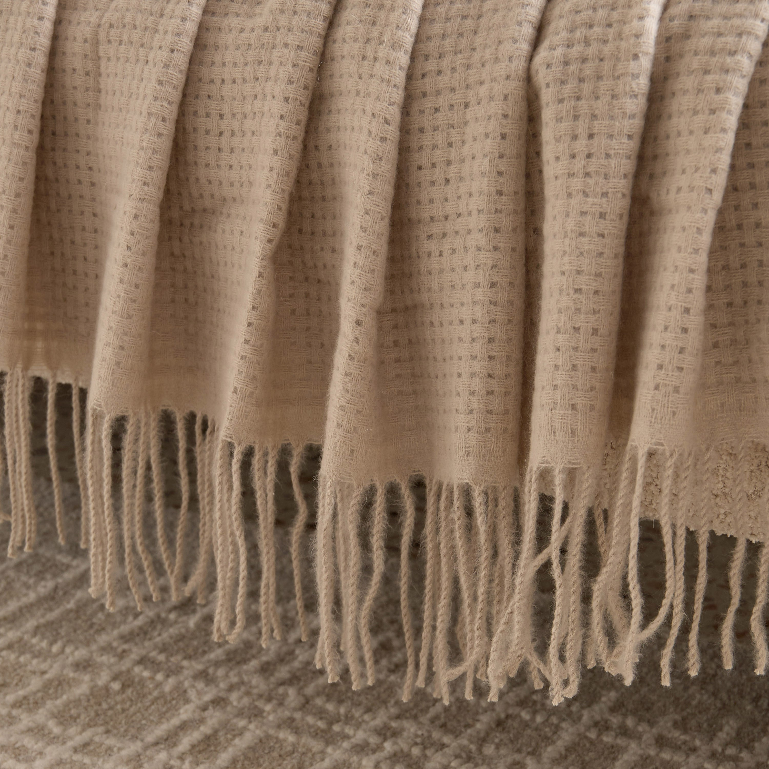 بطانية بيكيه ناعمة - ماديسون - 130x170 سم-hbxhomeware-hbxbedroom-image-4