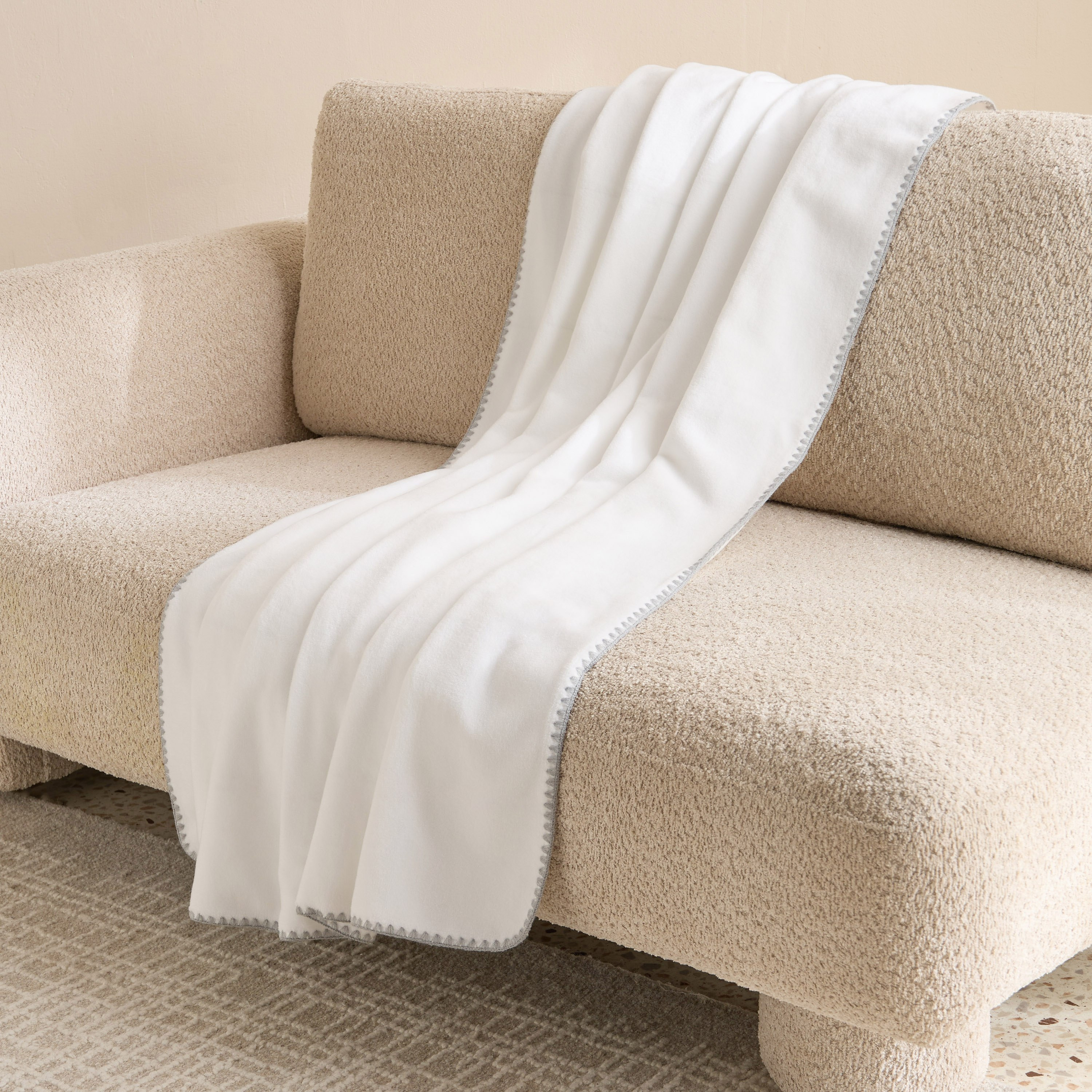 Madison Plush Flannel Throw - 130x170 cm-hbxhomeware-hbxbedroom-image-1