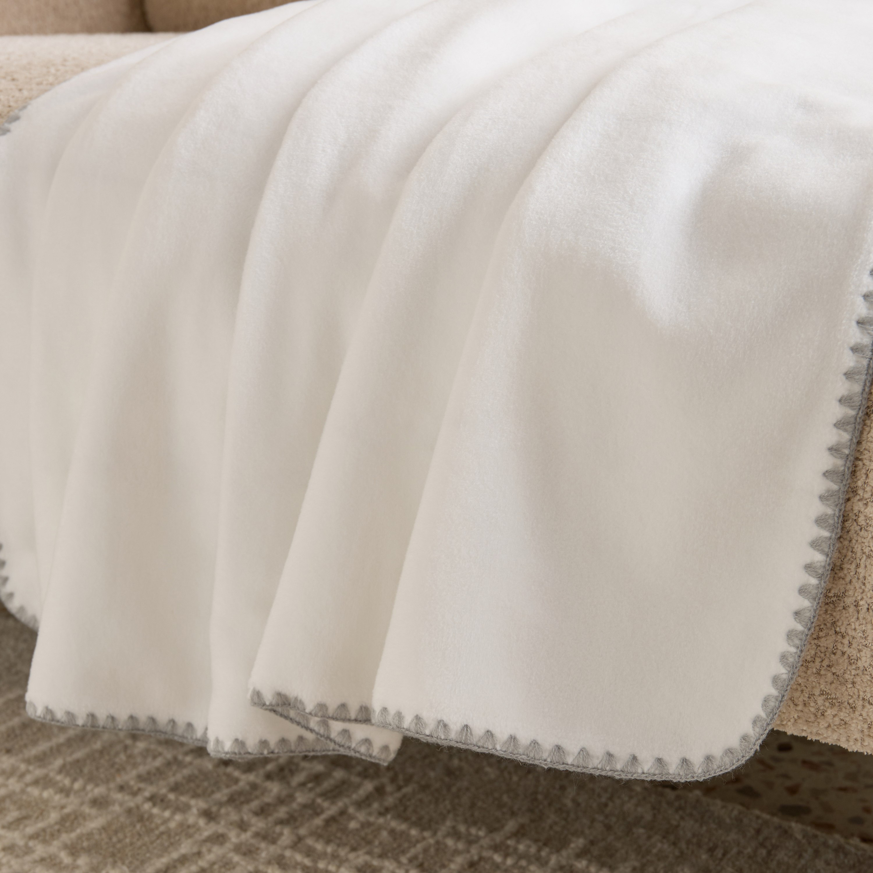 Madison Plush Flannel Throw - 130x170 cm-hbxhomeware-hbxbedroom-image-3
